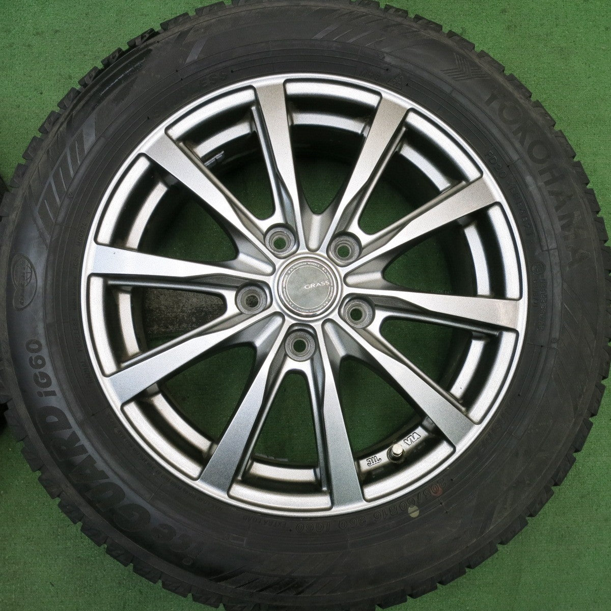 バリ溝！21年！キレイ！9.5分以上★スタッドレス 205/60R16 ヨコハマ アイスガード iG60 GRASS グラス 16インチ PCD114.3/5H★5081304AKス