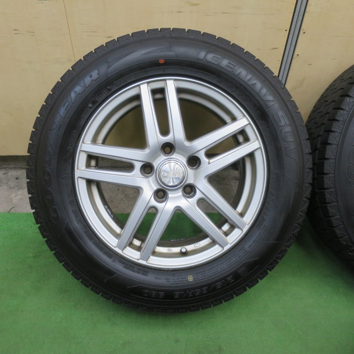 バリ溝！24年！9.5分★スタッドレス 215/65R16 グッドイヤー アイスナビ SUV ravrion ラブリオン 16インチ PCD114.3/5H★6021204TTス