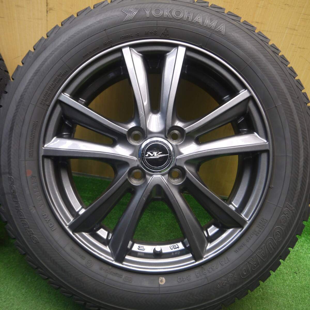 バリ溝！キレイ！9.5分★スタッドレス 175/65R15 ヨコハマ アイスガード iG30 NIRVANA NV ニルバーナ ニルヴァーナ 15インチ PCD100/4H★5021005Hス