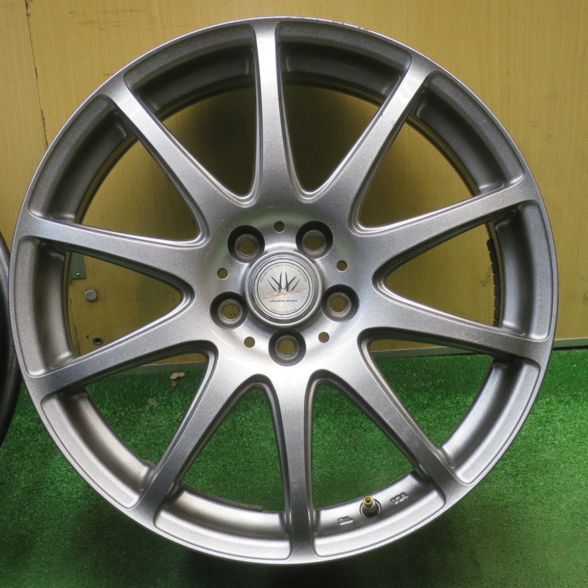 4本価格★LOXARNY SPORT BADX 17インチ ホイール ロクサーニ スポーツ 17×7J PCD100/5H★6042701NJホ
