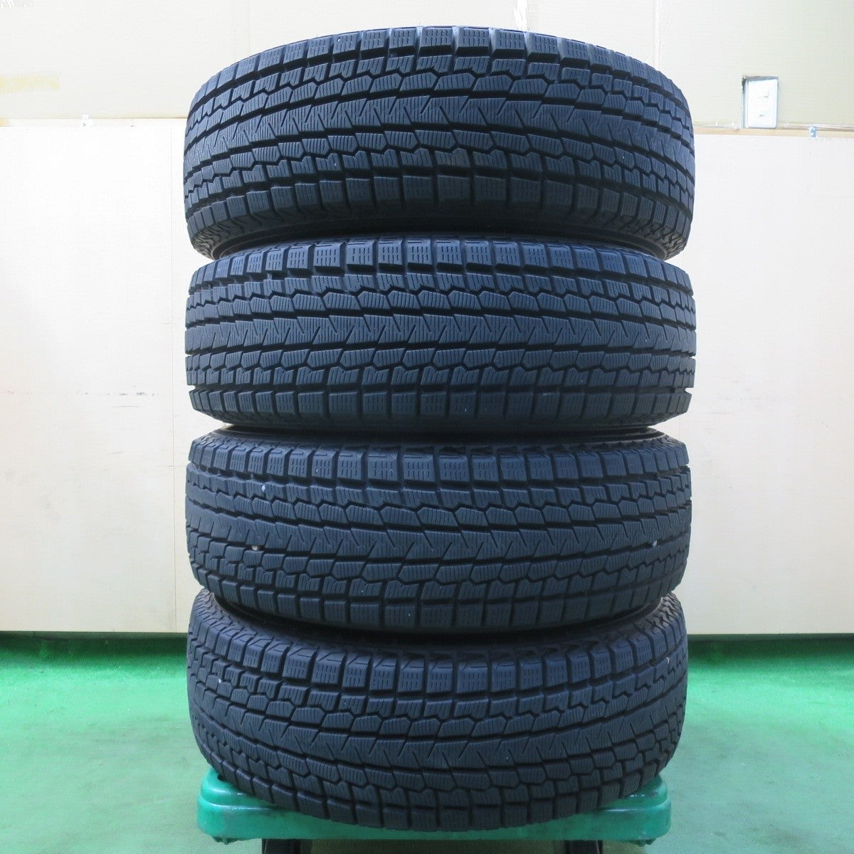 バリ溝！23年！キレイ！9.5分★スタッドレス 215/70R16 ヨコハマ アイスガード G075 REVERLINE リバーライン 16インチ PCD114.3/5H★5022707イス