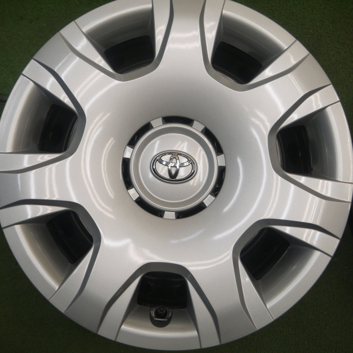 *送料無料* 新車外し★トヨタ 200系 ハイエース 純正 スチール ホイール 15インチ 15×6J PCD139.7/6H★4070504Hホ