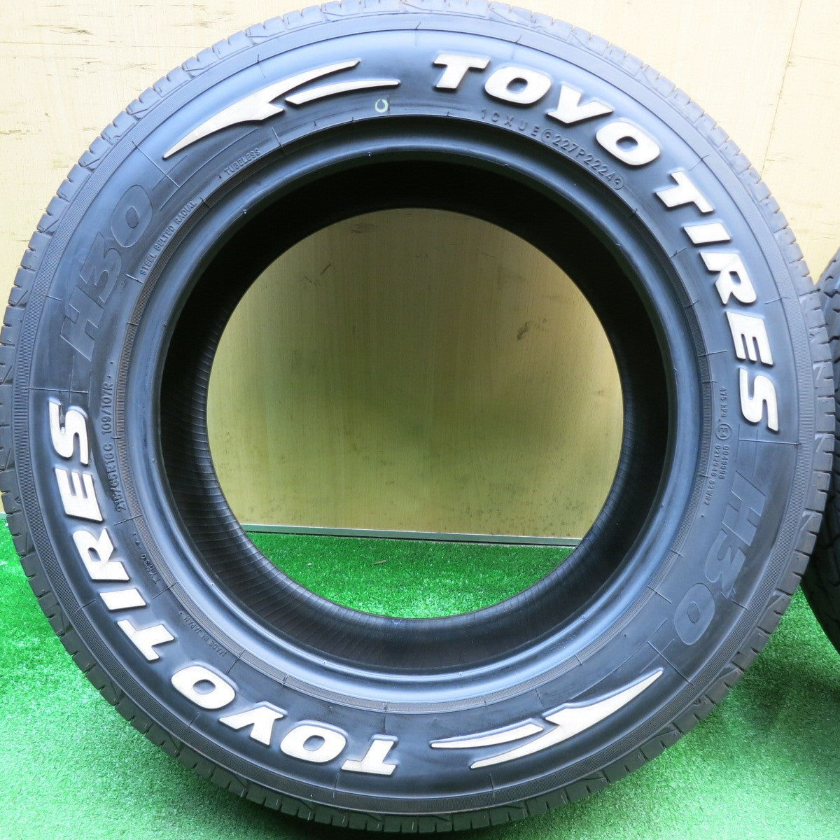 バリ溝！24年！9.5分★215/65R16 109/107R トーヨー タイヤ H30 ホワイトレター 16インチ アルファード ヴェルファイア ハイエース 等★6011805HAノタ