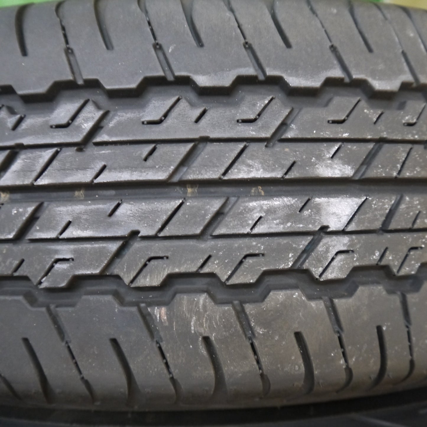 バリ溝！24年！8.5分★195/80R15 ダンロップ AT20 グラントレック 15インチ タイヤ ジムニー シエラ ハイエース 等★5111011Hノタ