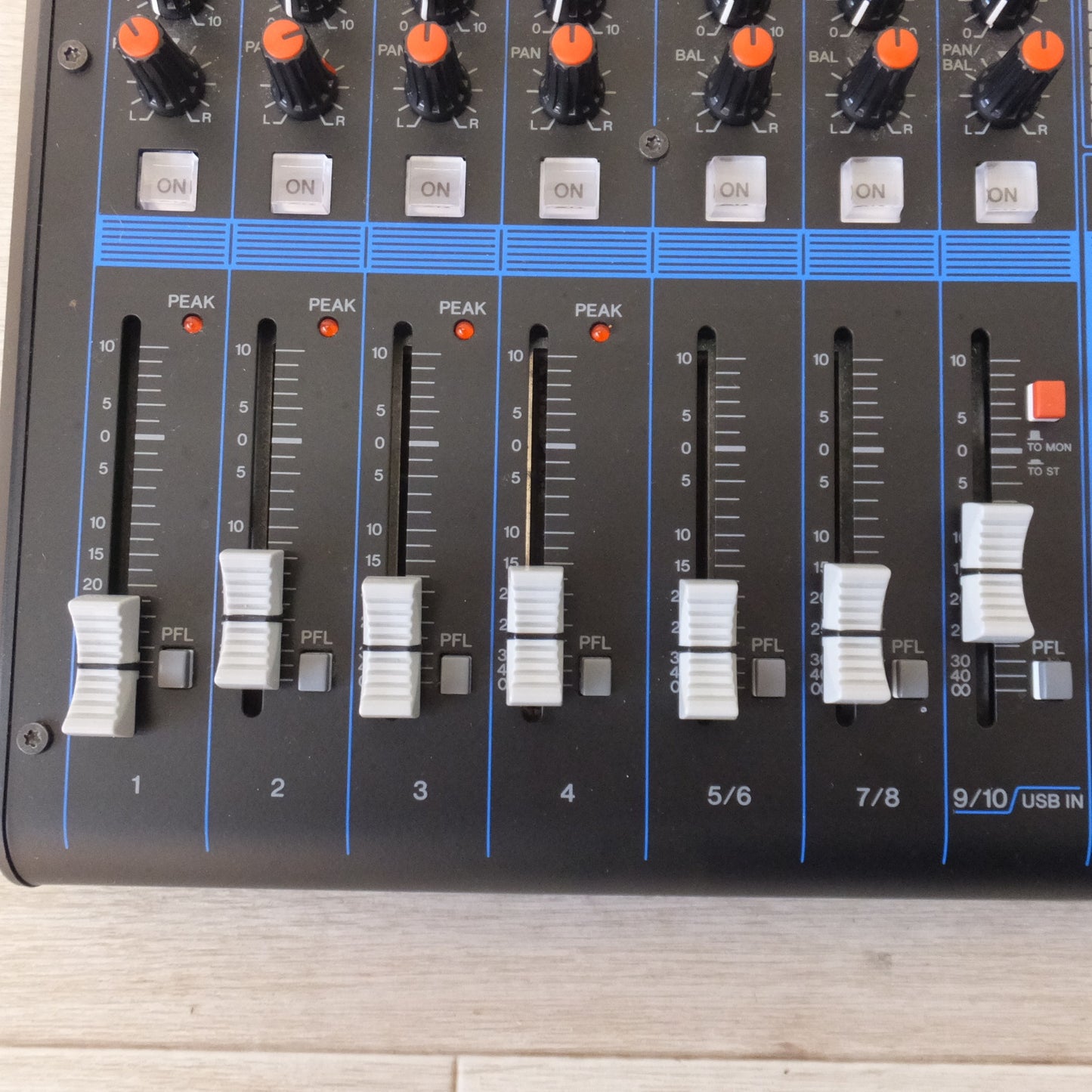 [送料無料] 美品★ヤマハ YAMAHA ミキシングコンソール MIXING CONSOLE MG10XUF 10チャンネルミキシングコンソール★