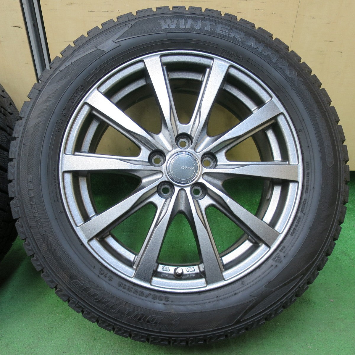 [送料無料] バリ溝！22年！キレイ！9.5分★インプレッサ 等 205/55R16 スタッドレス ダンロップ ウインターマックス WM02 GRASS グラス 16インチ PCD100/5H★5011809イス