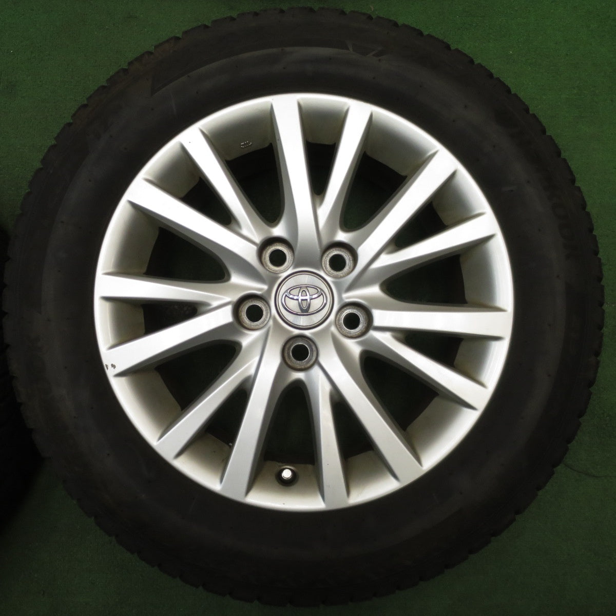 バリ溝！24年！9.5分★トヨタ 130系 マークX 純正 215/60R16 スタッドレス ハンコック ウインター アイセプト IZ3 16インチ PCD114.3/5H★5062105NJス
