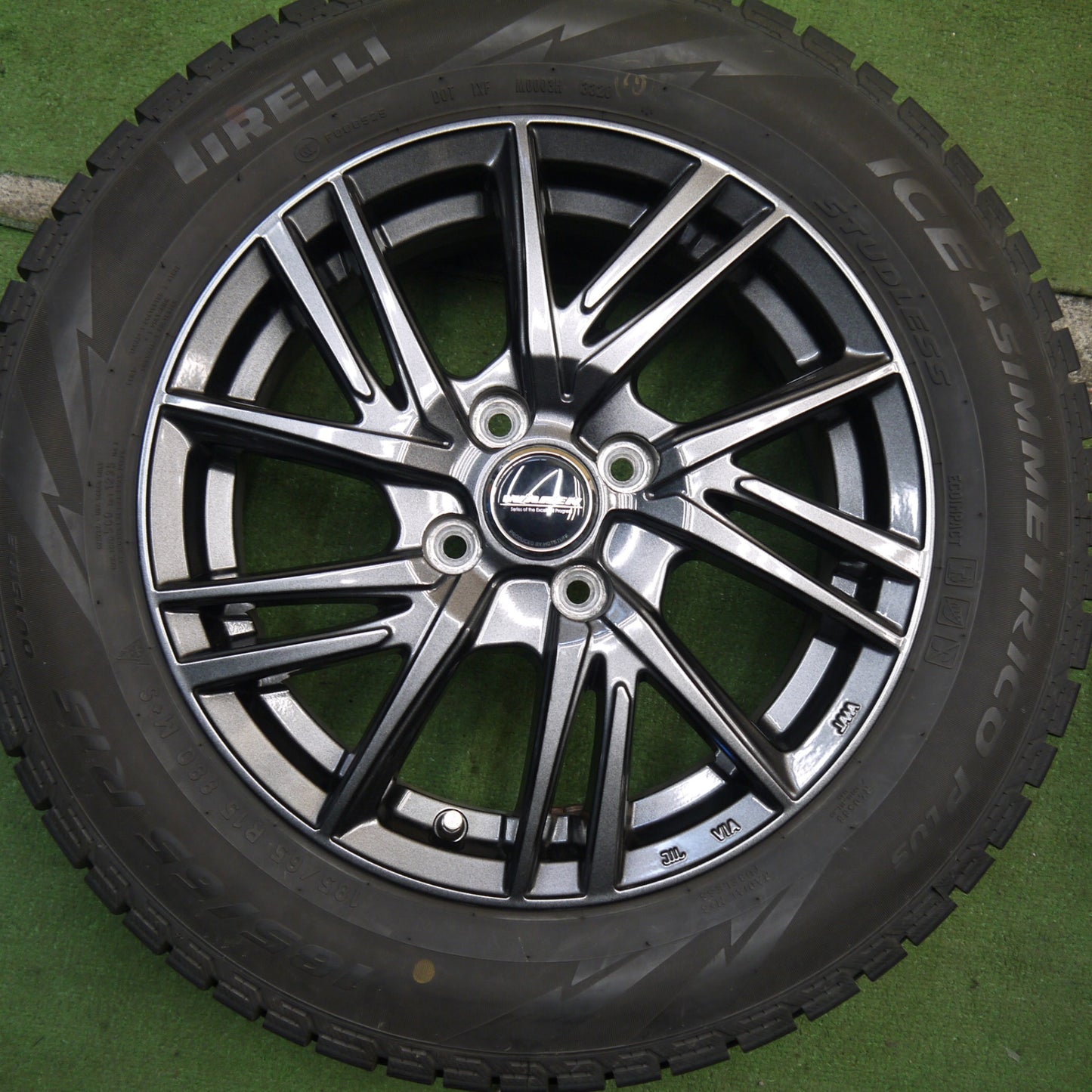 バリ溝！キレイ！8.5分★スタッドレス 185/65R15 ピレリ アイスアシンメトリコ プラス WAREN ヴァーレン 15インチ PCD100/4H★5072507Hス