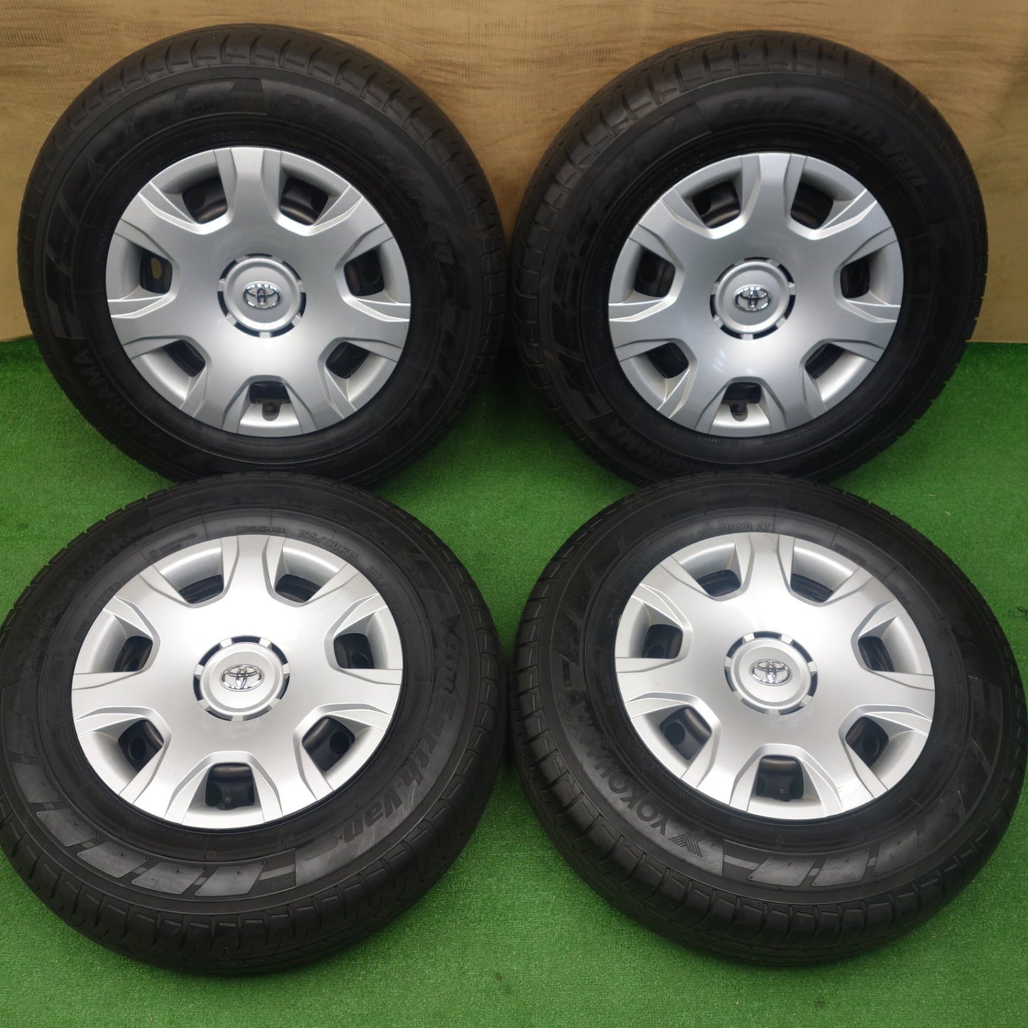 バリ溝！24年！8.5分★トヨタ 200系 ハイエース 純正 スチール 195/80R15 107/105Q ヨコハマ BluEarth-Van RY55 15インチ PCD139.7/6H★6022504KTノ