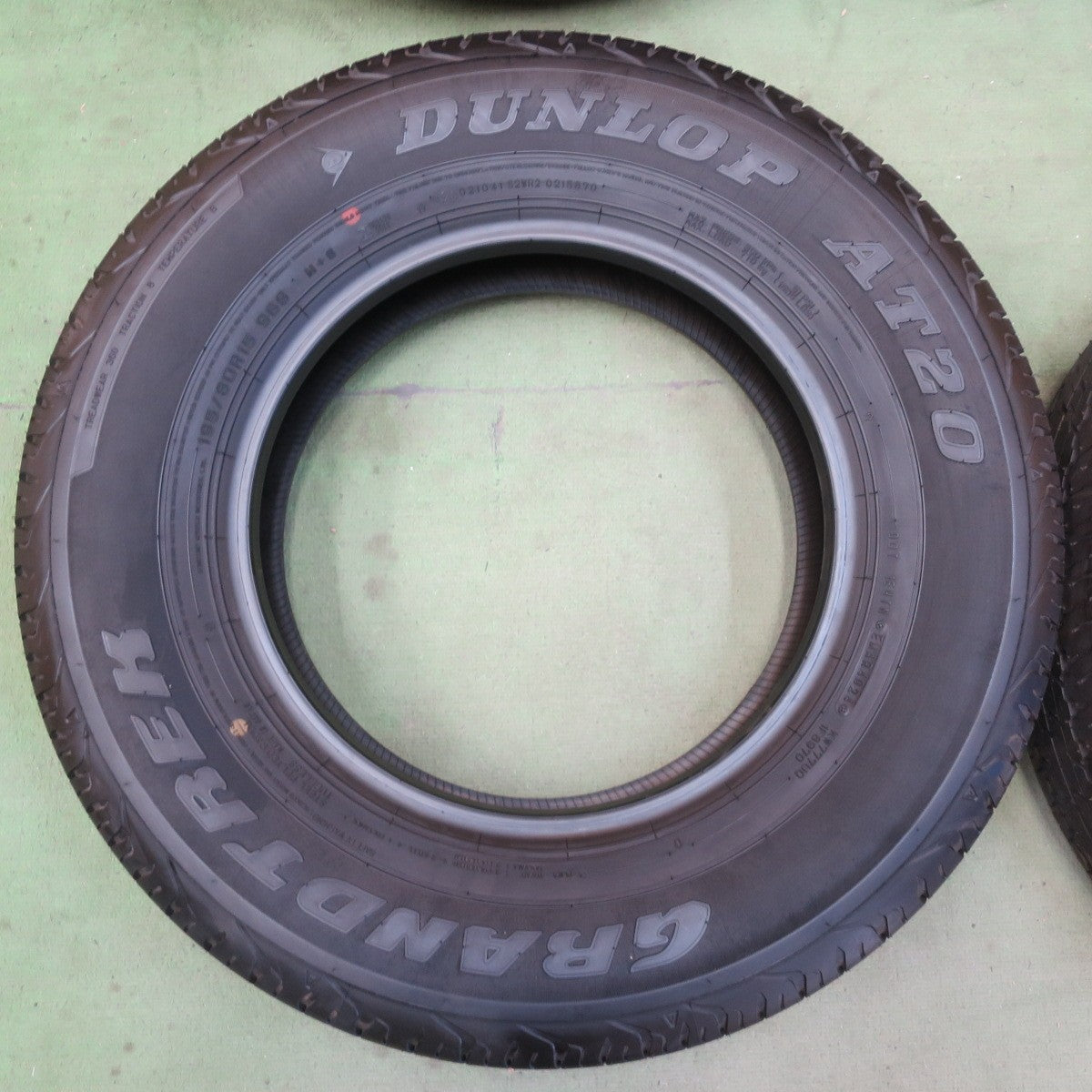 新車外し！24年★195/80R15 ダンロップ AT20 グラントレック タイヤ 15インチ ジムニーシエラ ジムニーノマド 等★6061008イノタ