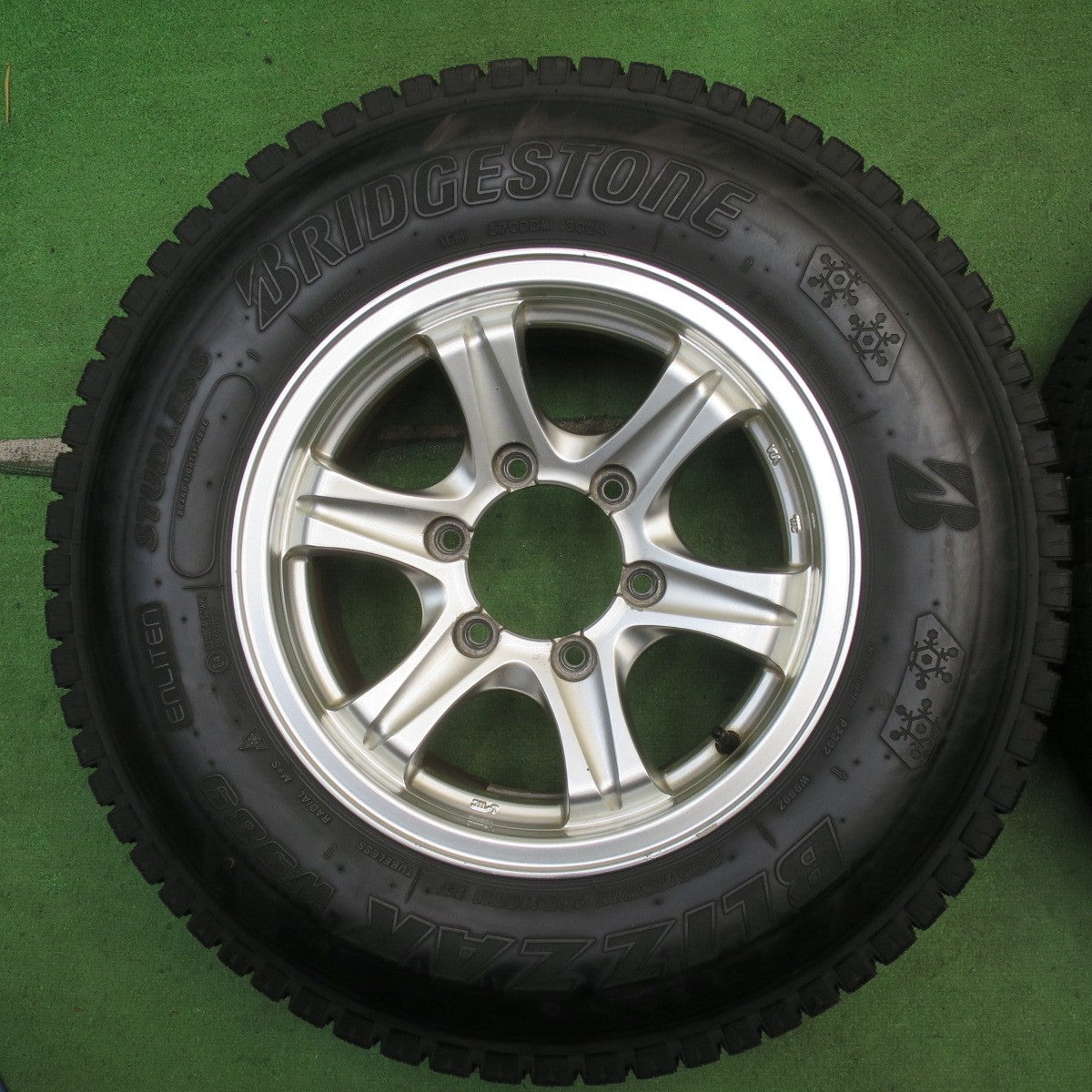 超バリ溝！24年！9.5分以上◎KEELER 205/80R15 109/107N スタッドレス ブリヂストン ブリザック W989 キーラー 15インチ PCD139.7/6H◎6063004NJス
