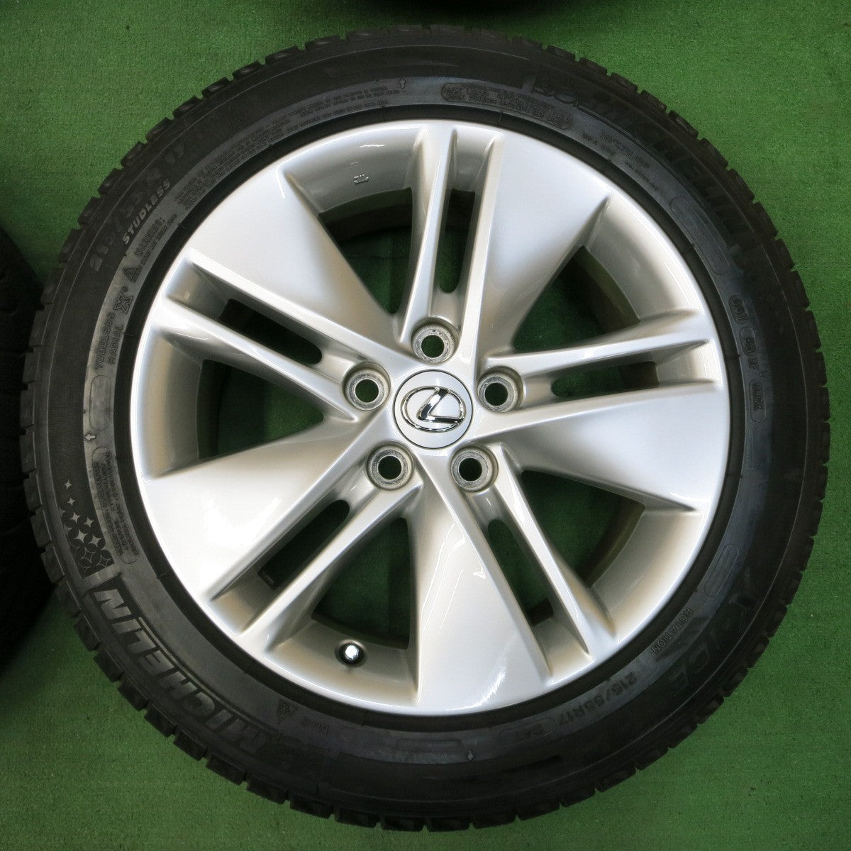 *送料無料* キレイ★レクサス HS250h 純正 215/55R17 スタッドレス ミシュラン X-ICE XI2 17インチ PCD114.3/5H★4052401イス