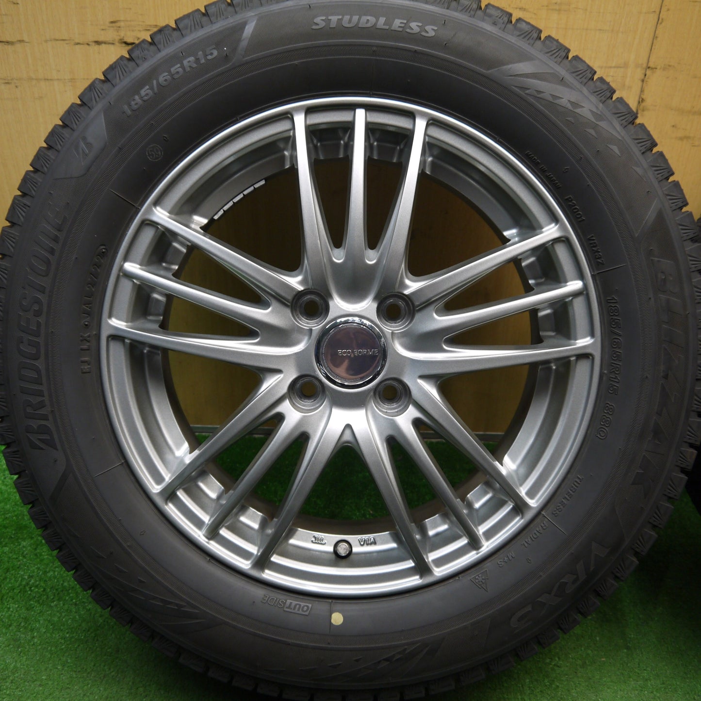 バリ溝！22年！キレイ！8.5分★スタッドレス 185/65R15 ブリヂストン ブリザック VRX3 ECO FORME エコフォルム 15インチ PCD100/4H★5062704Hス