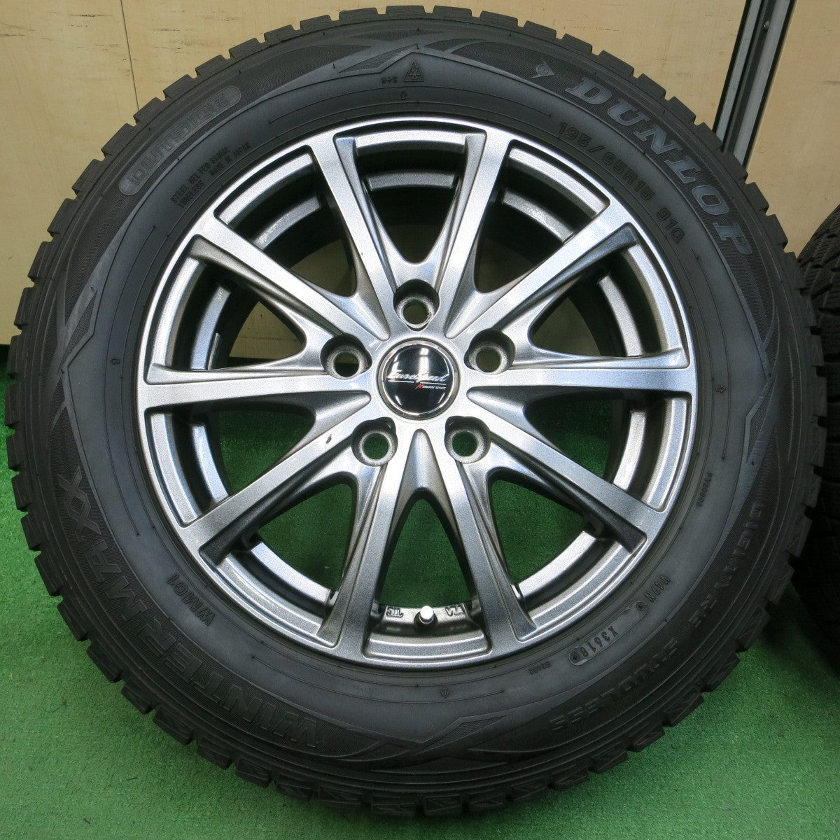 *送料無料* バリ溝！9分★スタッドレス 195/65R15 ダンロップ ウインターマックス WM01 EuroSpeed MANARAY SPORT PCD114.3/5H★4040615イス