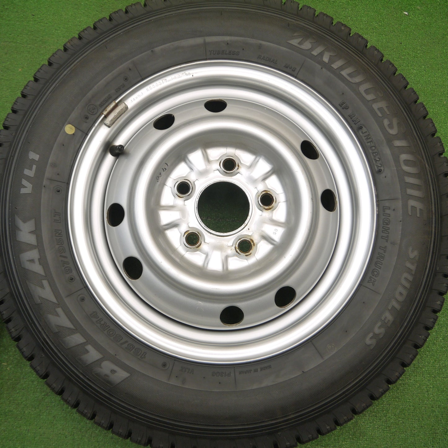[送料無料] タイヤほぼ未使用！22年！キレイ★スタッドレス 165/80R14 97/95N ブリヂストン ブリザック VL1 スチール ホイール 14インチ PCD114.3/5H★4121704Hス