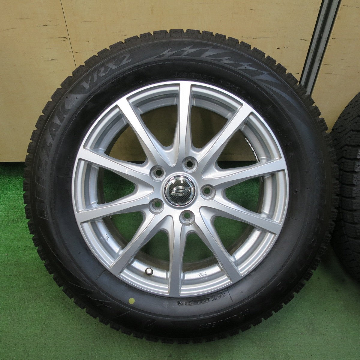 バリ溝！キレイ！9.5分★スタッドレス 215/60R16 ブリヂストン ブリザック VRX2 STRANGER ストレンジャー 16インチ PCD114.3/5H★5112801TTス