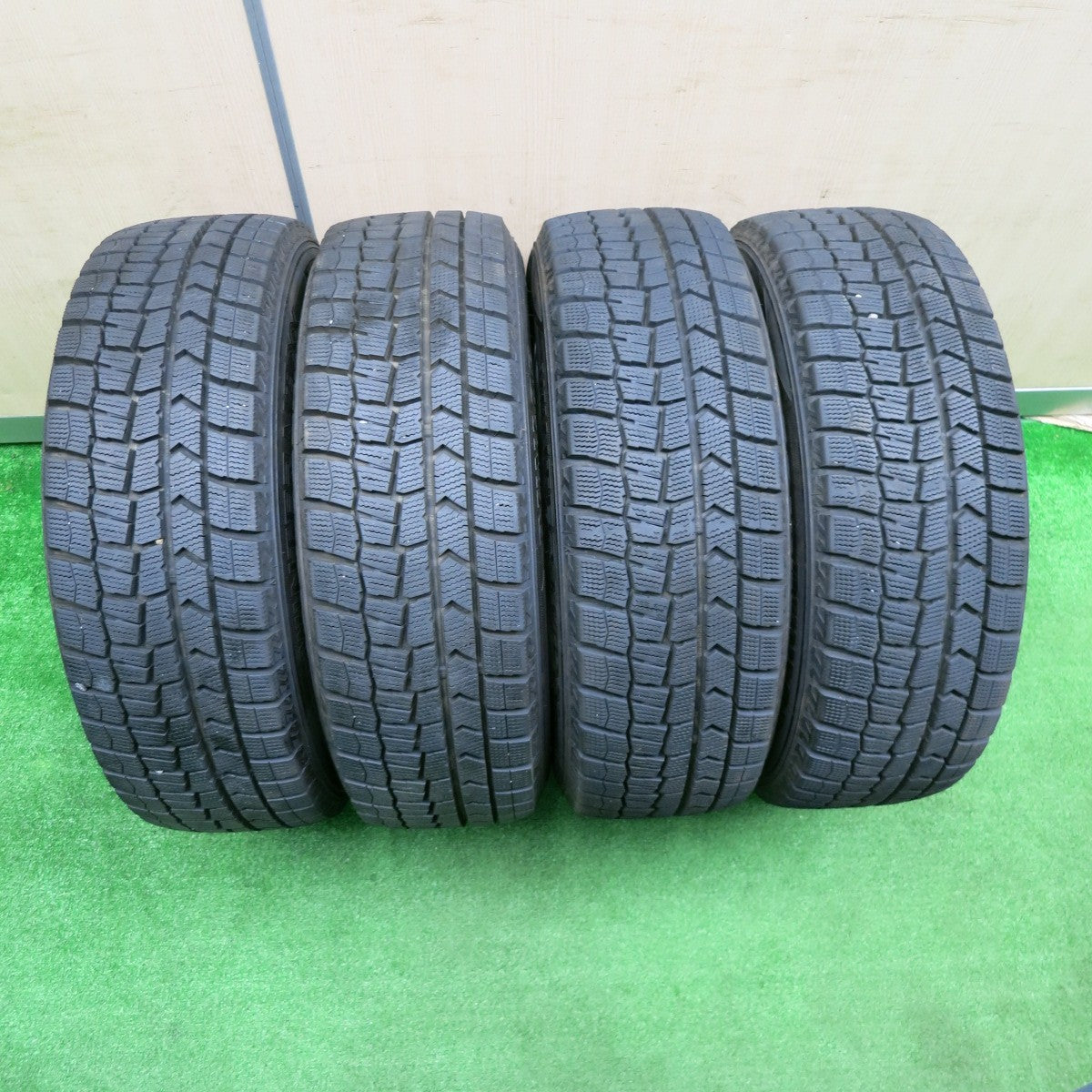 [送料無料] バリ溝！23年！キレイ！9.5分以上★シエンタ等 185/60R15 スタッドレス ダンロップ ウインターマックス WM02 DUFACT デュファクト 15インチ PCD100/5H★4111508NJス