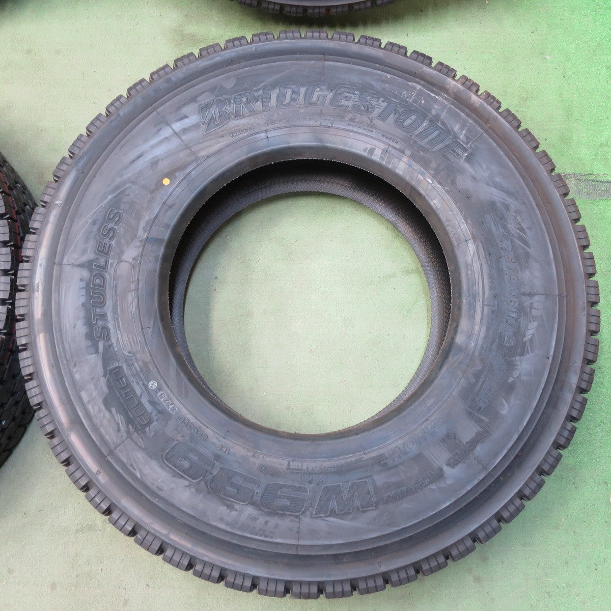 未使用！25年★トラック タイヤ 225/90R17.5 127/125L スタッドレス ブリヂストン W999 17.5インチ★6062101イスタ