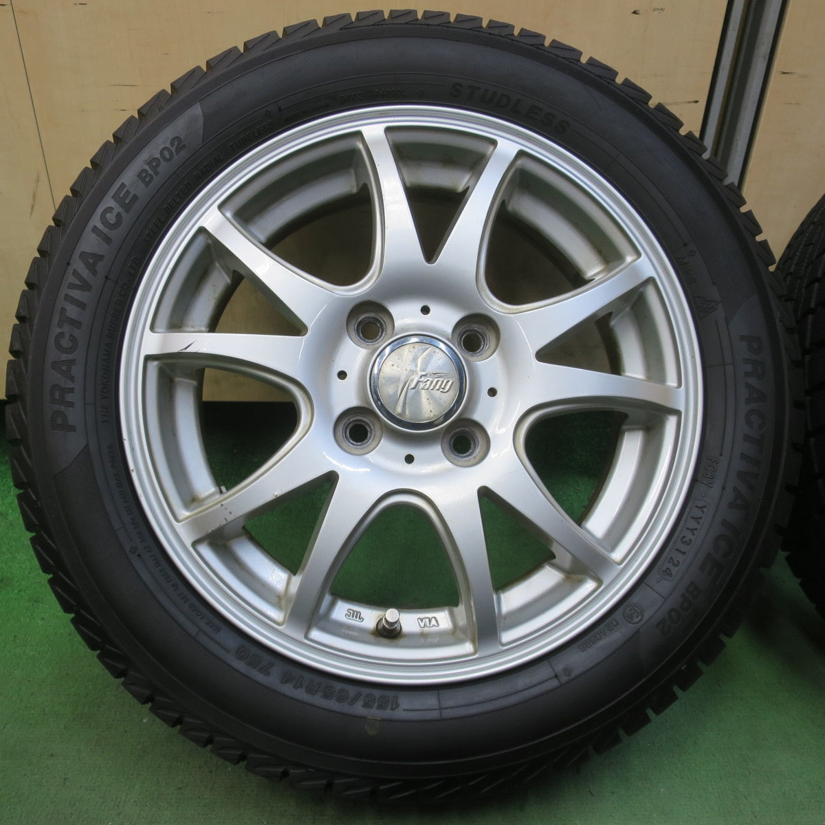 バリ溝！24年！9.5分◎スタッドレス 155/65R14 プラクティバ アイス BP02 ヨコハマ Fang ファング 14インチ PCD100/4H◎6070804イス