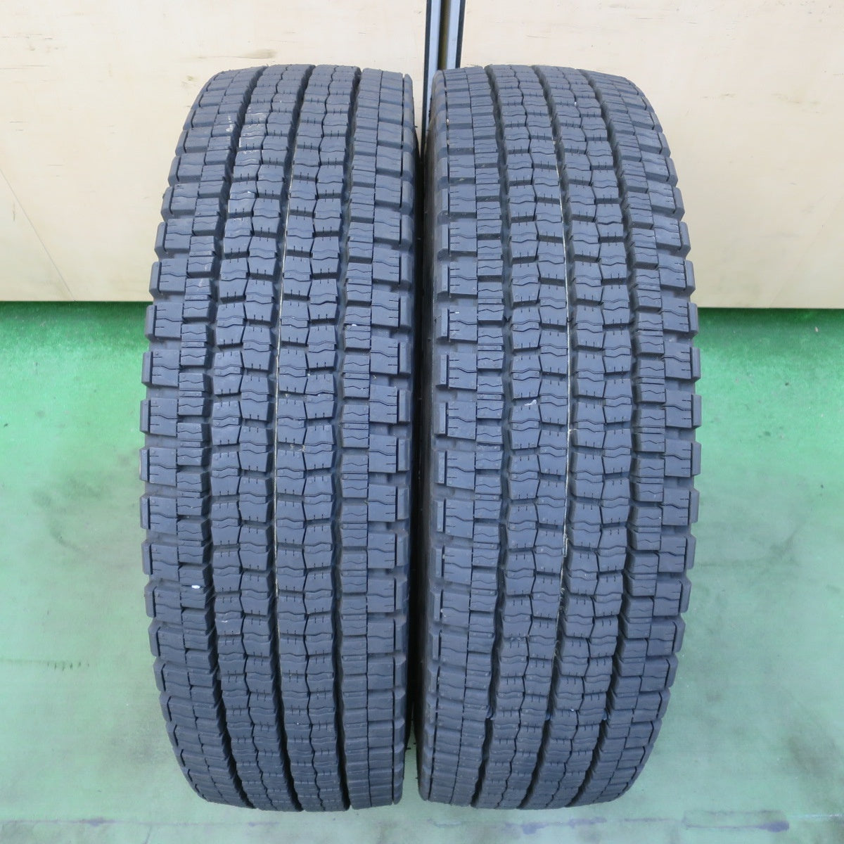ほぼ未使用！25年！2本★トラック タイヤ 225/80R17.5 123/122L スタッドレス ダンロップ デクテス SP001 DECTES 17.5インチ★6051814イスタ