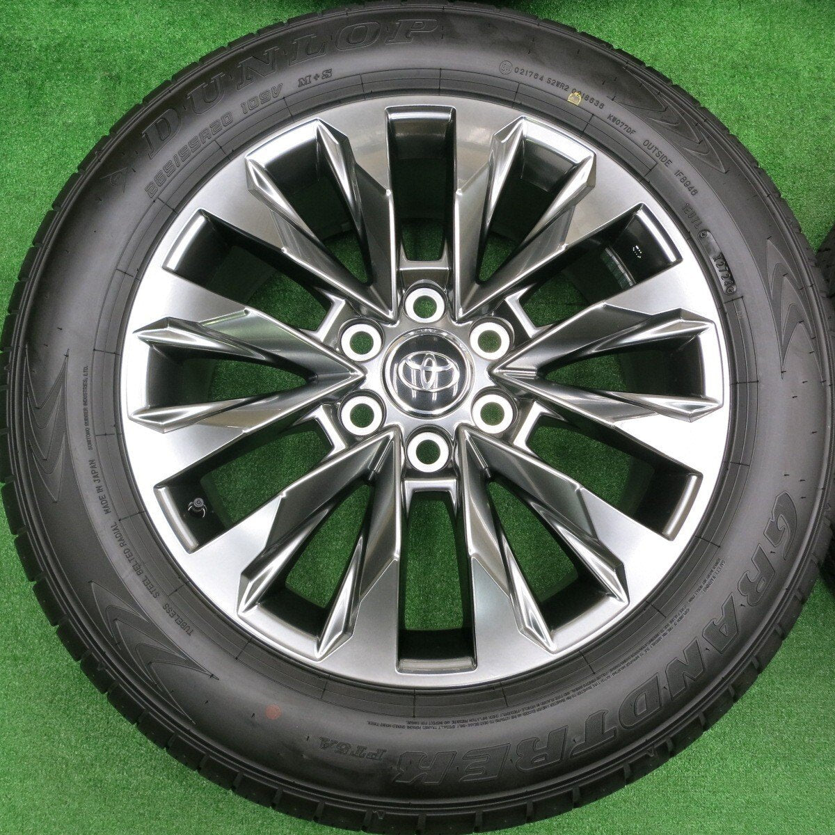 新車外し！24年★トヨタ ランクル 300 ZX 純正 265/55R20 ダンロップ グラントレック PT5A 20インチ PCD139.7/6H★4091503HAノ