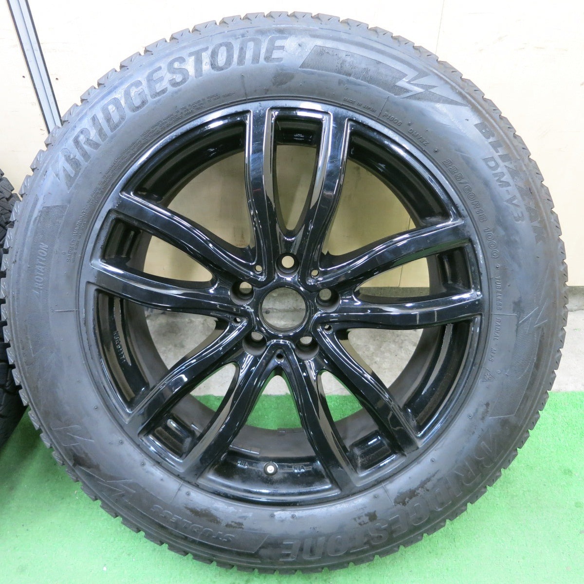 バリ溝！8.5分★BMW 等 MAK FAHR 225/60R18 スタッドレス ブリヂストン ブリザック DM-V3 18インチ マック ファー PCD112/5H★5051201ナス