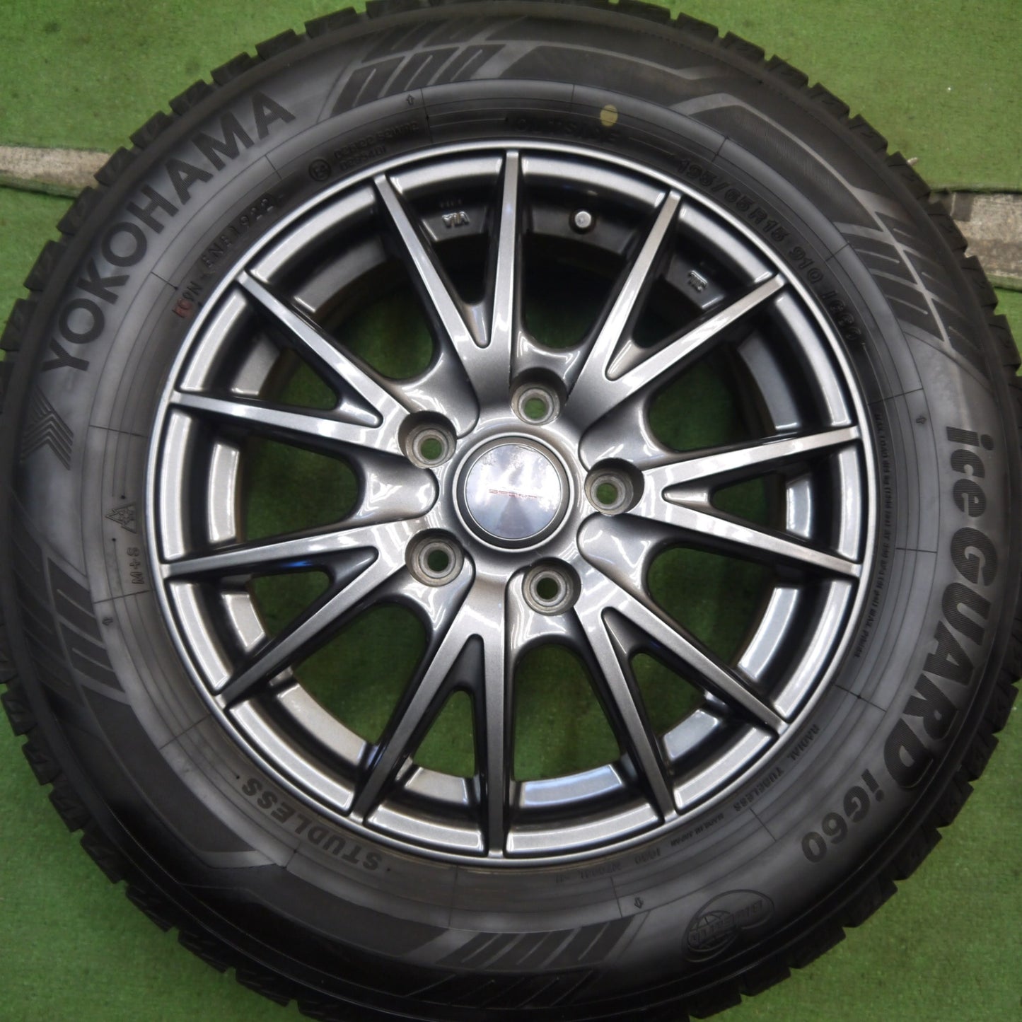 バリ溝！22年！キレイ！8.5分★スタッドレス 195/65R15 ヨコハマ アイスガード iG60 VELVA SPORT ヴェルヴァ 15インチ PCD114.3/5H★5072201Hス