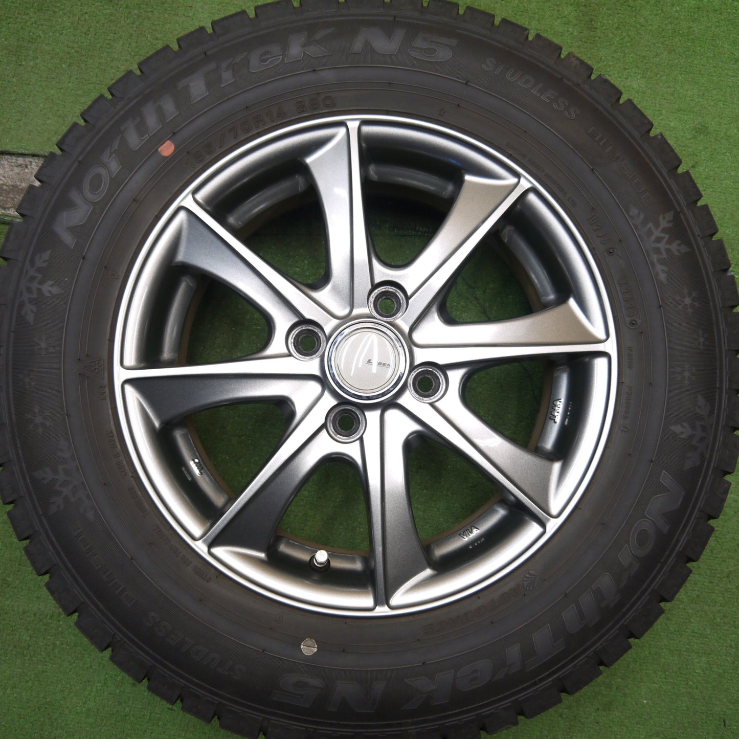 バリ溝！23年！キレイ！ほぼ10分★スタッドレス 185/70R14 オートバックス ノーストレック N5 LEBEN レーベン 14インチ PCD100/4H★5060309Hス