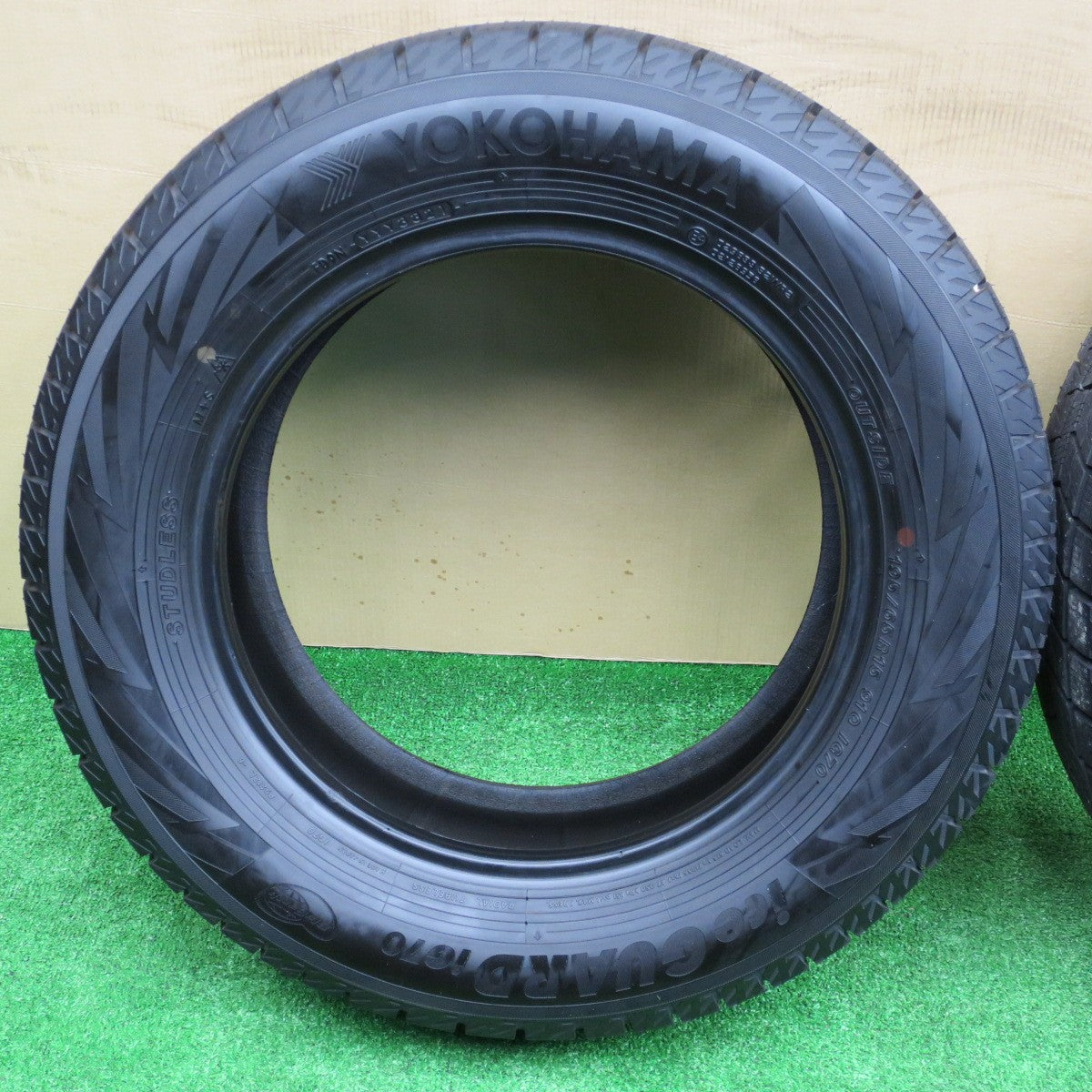 ほぼ未使用！21年★スタッドレス 195/65R15 ヨコハマ アイスガード iG70 タイヤ 15インチ ノア プリウス セレナ ヴォクシー ステップワゴン 等★5120702NKスタ
