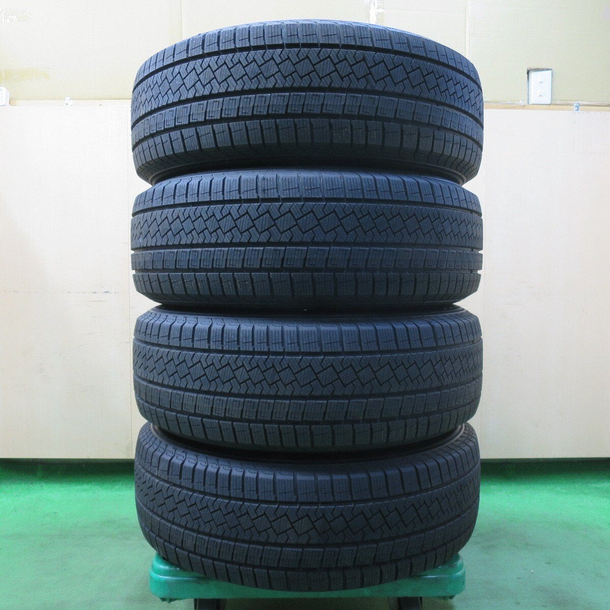 未使用！24年★スタッドレス 225/65R17 ピレリ アイスゼロ アシンメトリコ 社外 アルミ 17インチ PCD114.3/5H★5021417イス