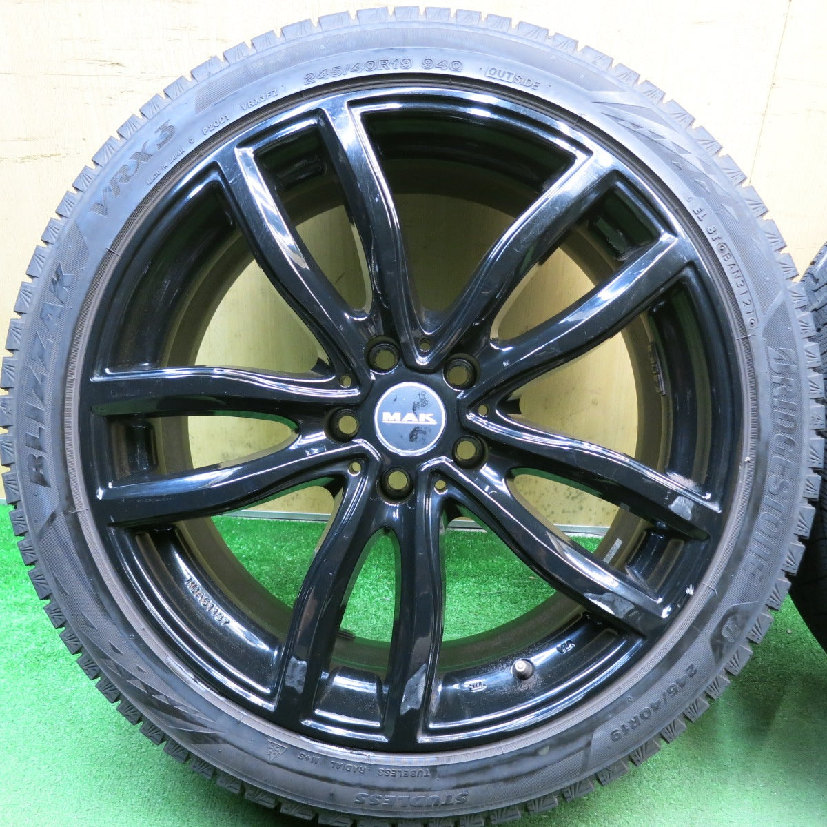 バリ溝！9.5分◎BMW 等 MAK FAHR 245/40R19 スタッドレス ブリヂストン ブリザック VRX3 ファー 19インチ PCD112/5H◎6080903HAス