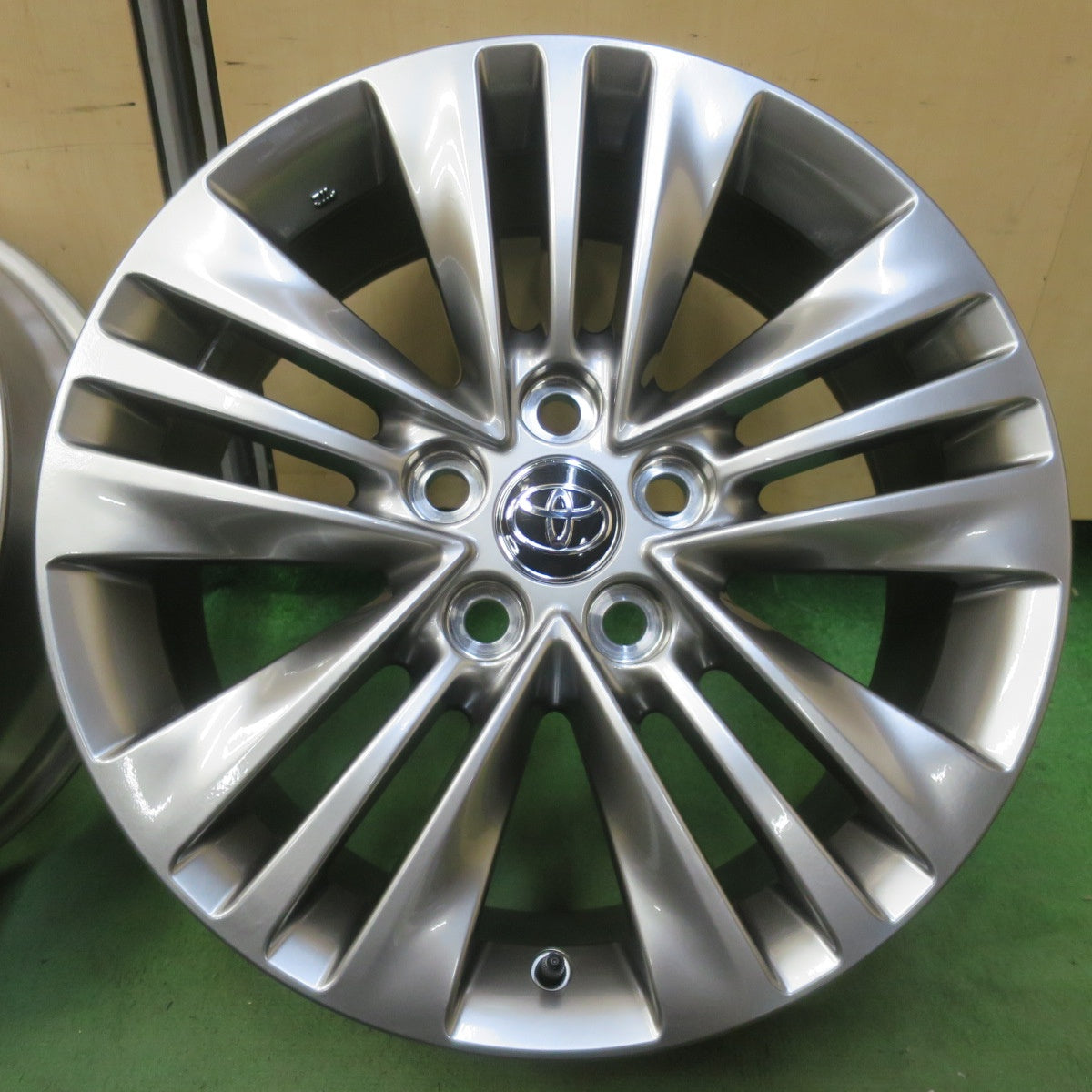 新車外し★トヨタ 40系 アルファード Zグレード 純正 ホイール 18インチ 18×7J PCD120/5H★6062413イホ