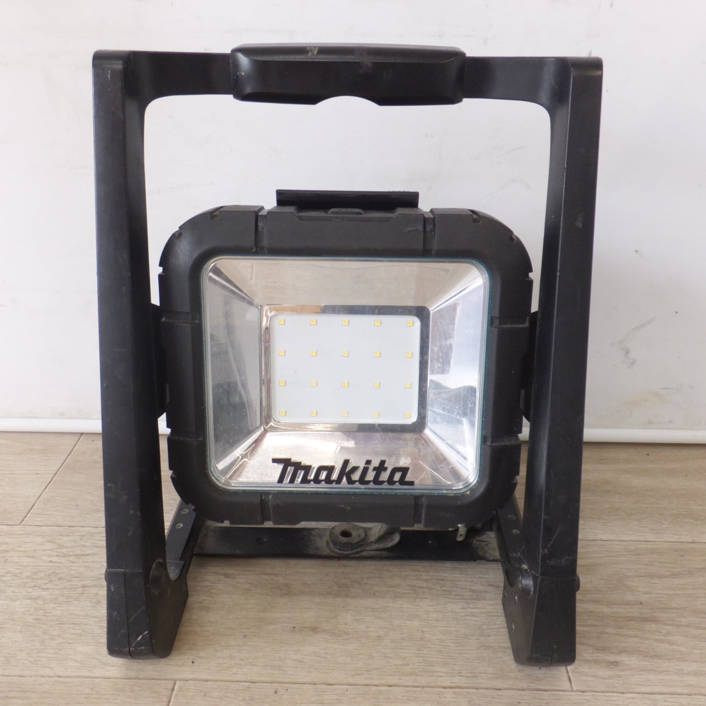 [送料無料] ★マキタ makita 充電式LEDスタンドライト ML805　バッテリなし　AC100V 50-60Hz 12W　DC14.4V18V 10W★
