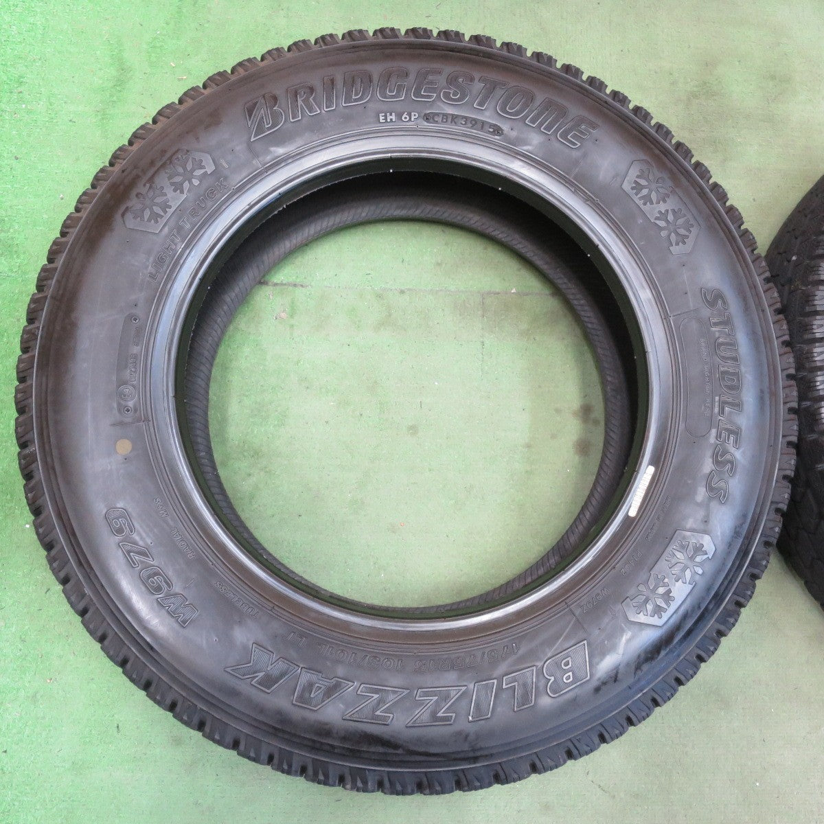 バリ溝！8.5分！6本★トラック タイヤ 175/75R15 103/101L スタッドレス ブリヂストン ブリザック W979 15インチ★6052511イスタ