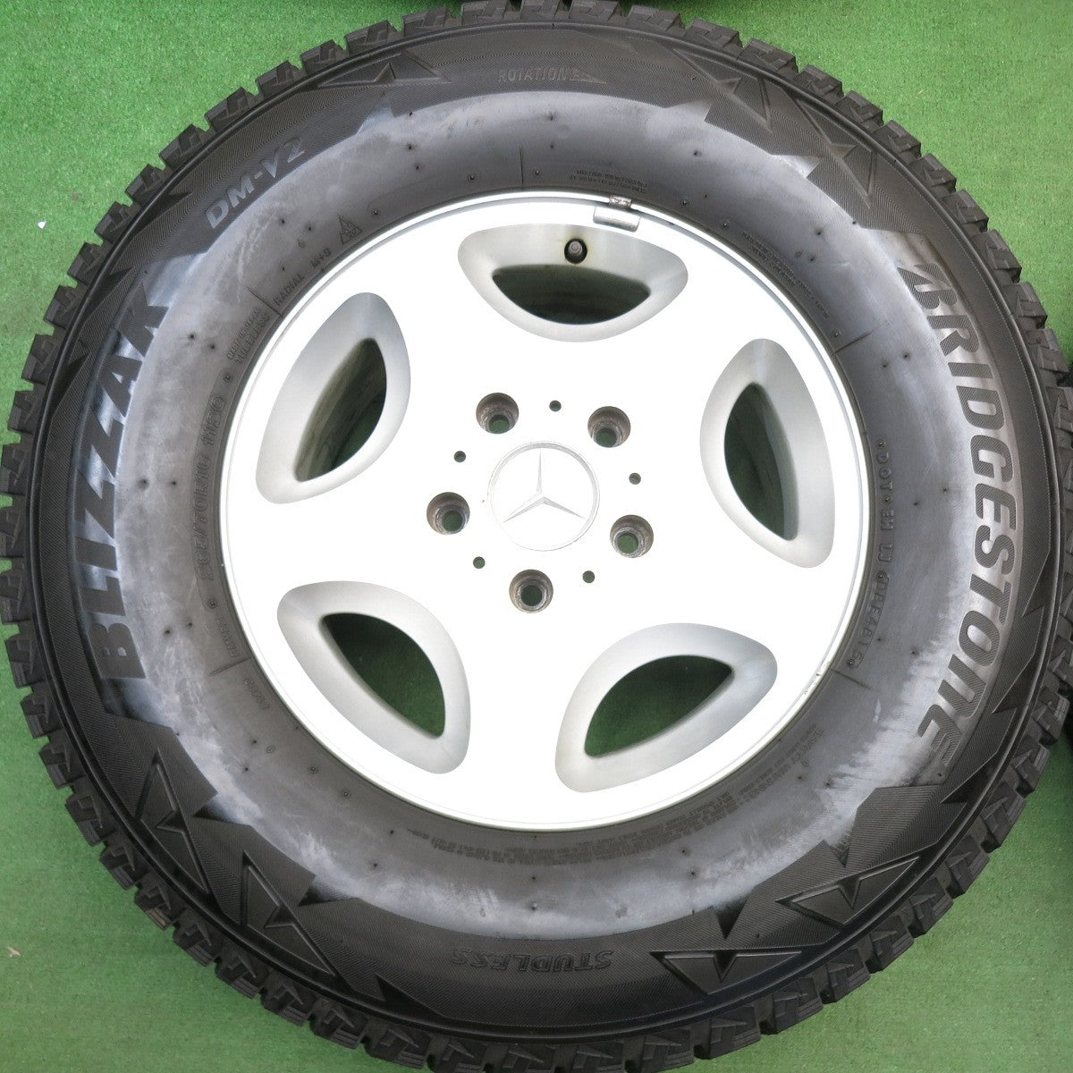 バリ溝！9.5分★ベンツ W463 Gクラス ゲレンデ 純正 265/70R16 スタッドレス ブリヂストン ブリザック DM-V2 16インチ PCD130/5H★6050201HAス