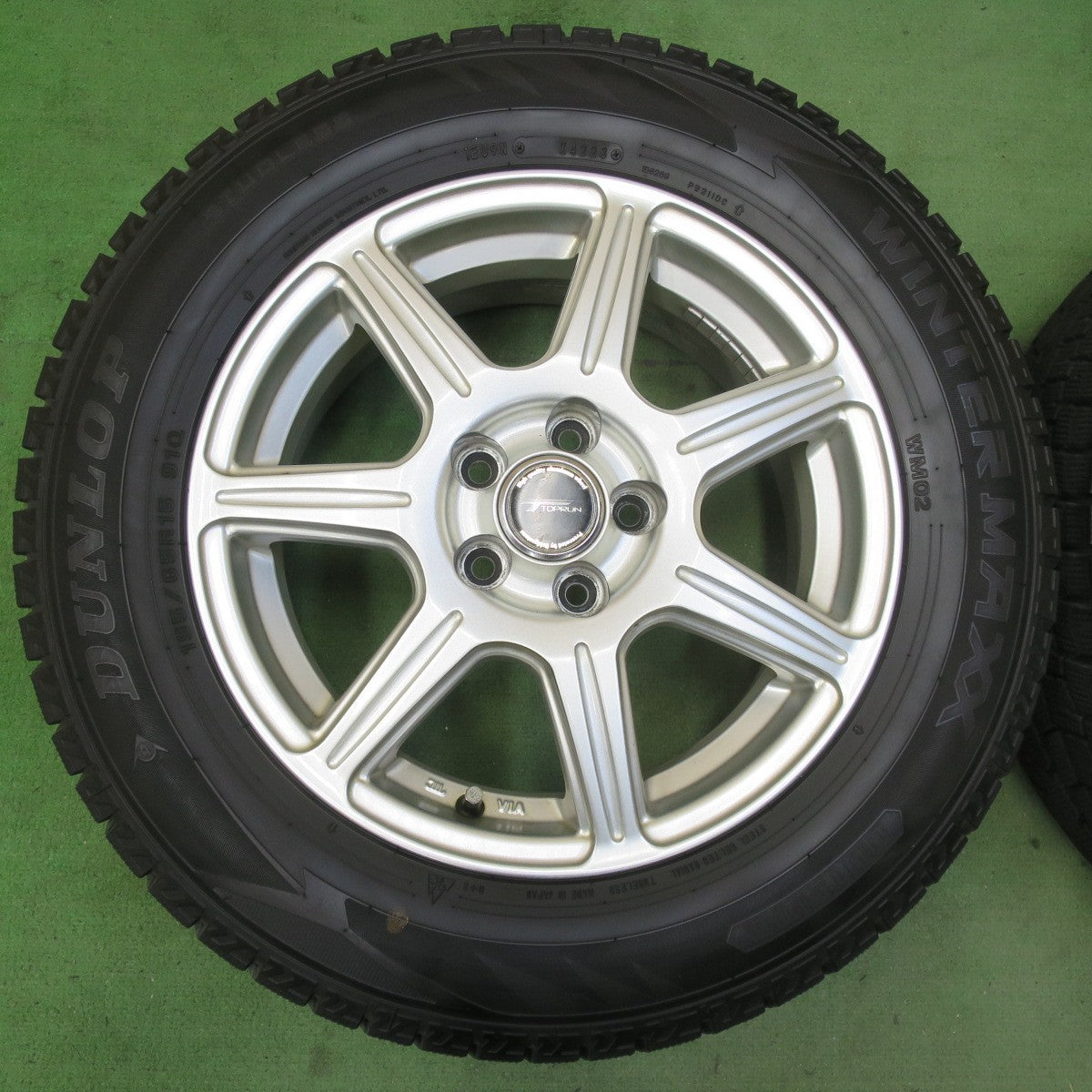 バリ溝！23年！キレイ！9分★プリウス 等 195/65R15 スタッドレス ダンロップ ウインターマックス WM02 TOPRUN トップラン 15インチ PCD100/5H★5102011イス