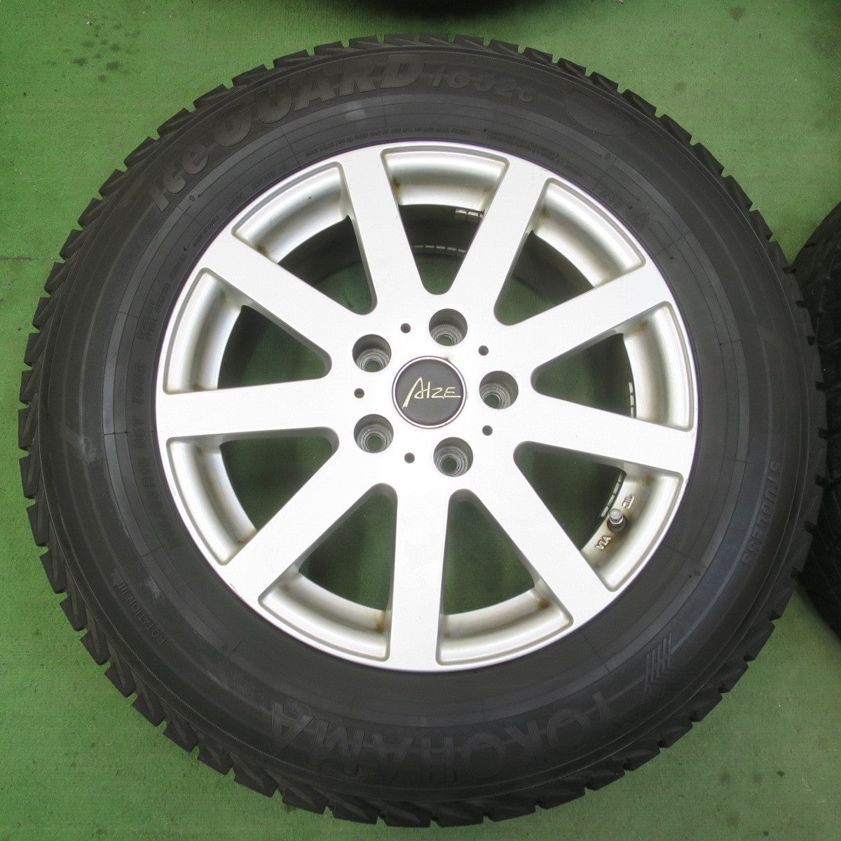 バリ溝！24年！9.5分★スタッドレス 215/65R16 ヨコハマ アイスガード iG52C ALZE 社外 アルミ 16インチ PCD114.3/5H★6030305イス