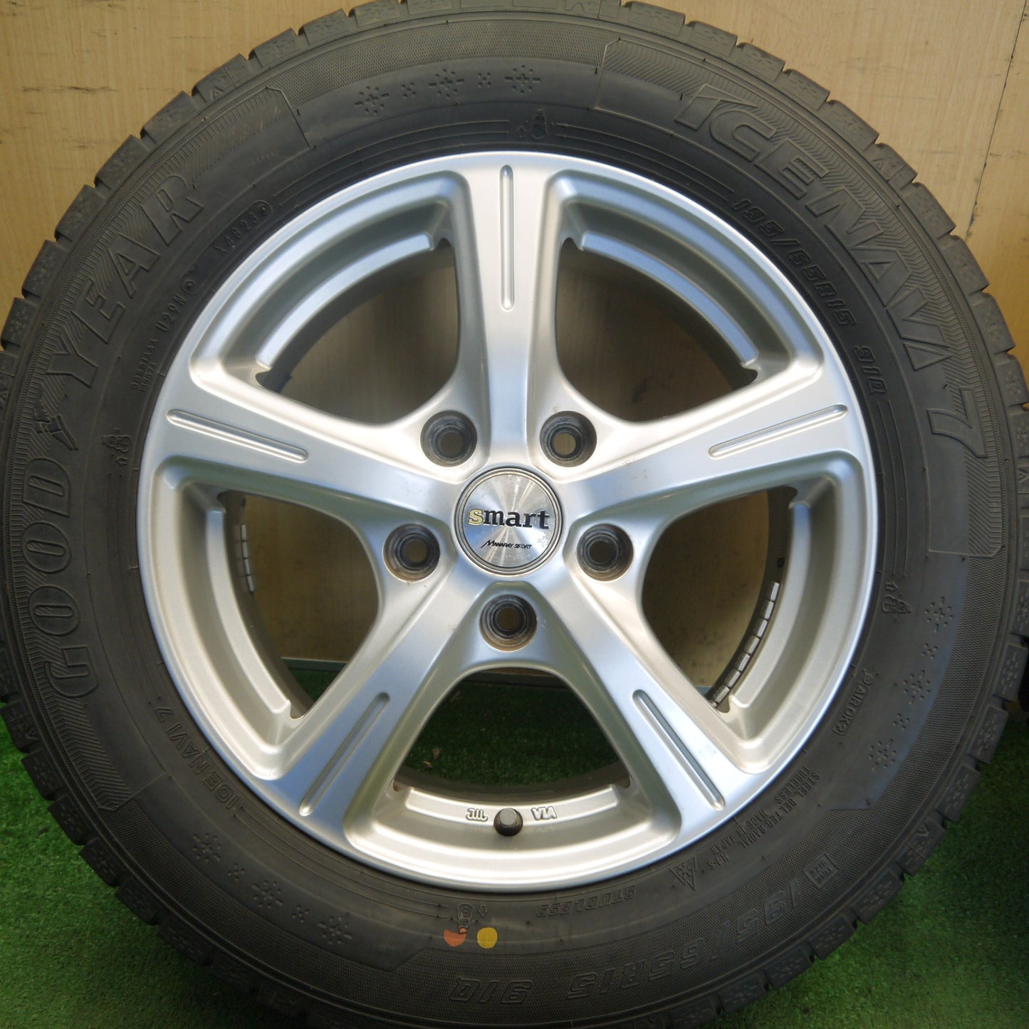 バリ溝！23年！キレイ！9.5分以上★スタッドレス 195/65R15 グッドイヤー アイスナビ7 smart MANARAY SPORT スマート マナレイ 15インチ PCD114.3/5H★6052607Hス