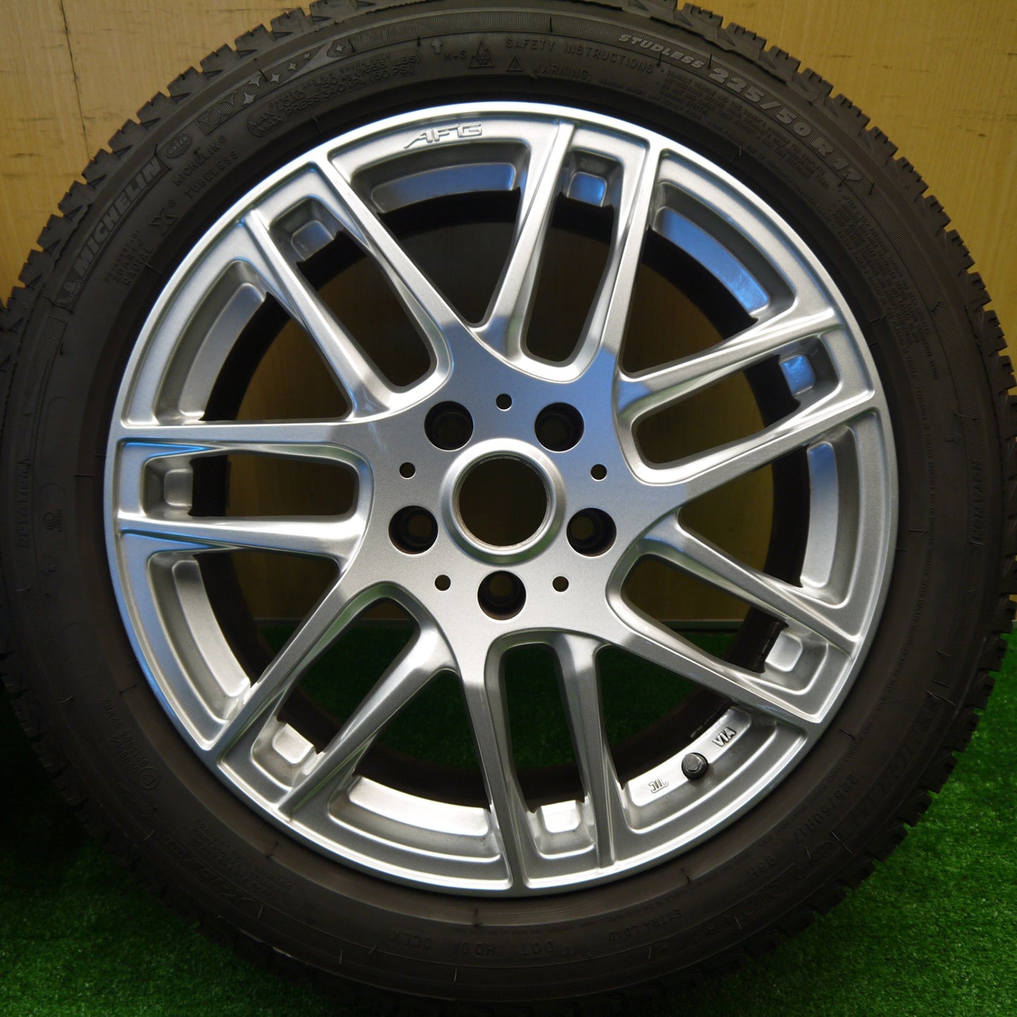 バリ溝！22年！キレイ！8.5分★BMW 等 EURO AFG 225/50R17 スタッドレス ミシュラン X-ICE XI3 17インチ PCD112/5H★5101702Hス