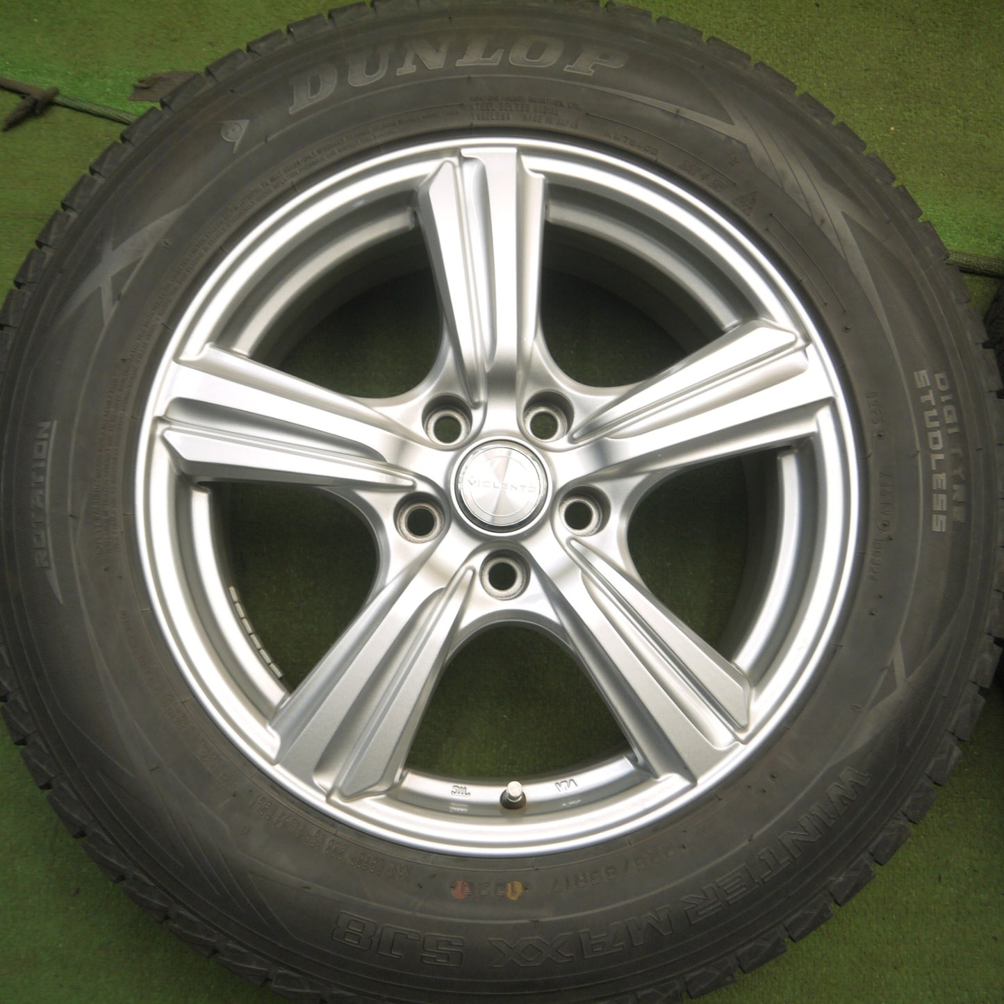 *送料無料* バリ溝！キレイ！9.5分★スタッドレス 225/65R17 ダンロップ ウインターマックス SJ8 VIOLENTO ヴィオレント PCD114.3/5H★4031910Hス