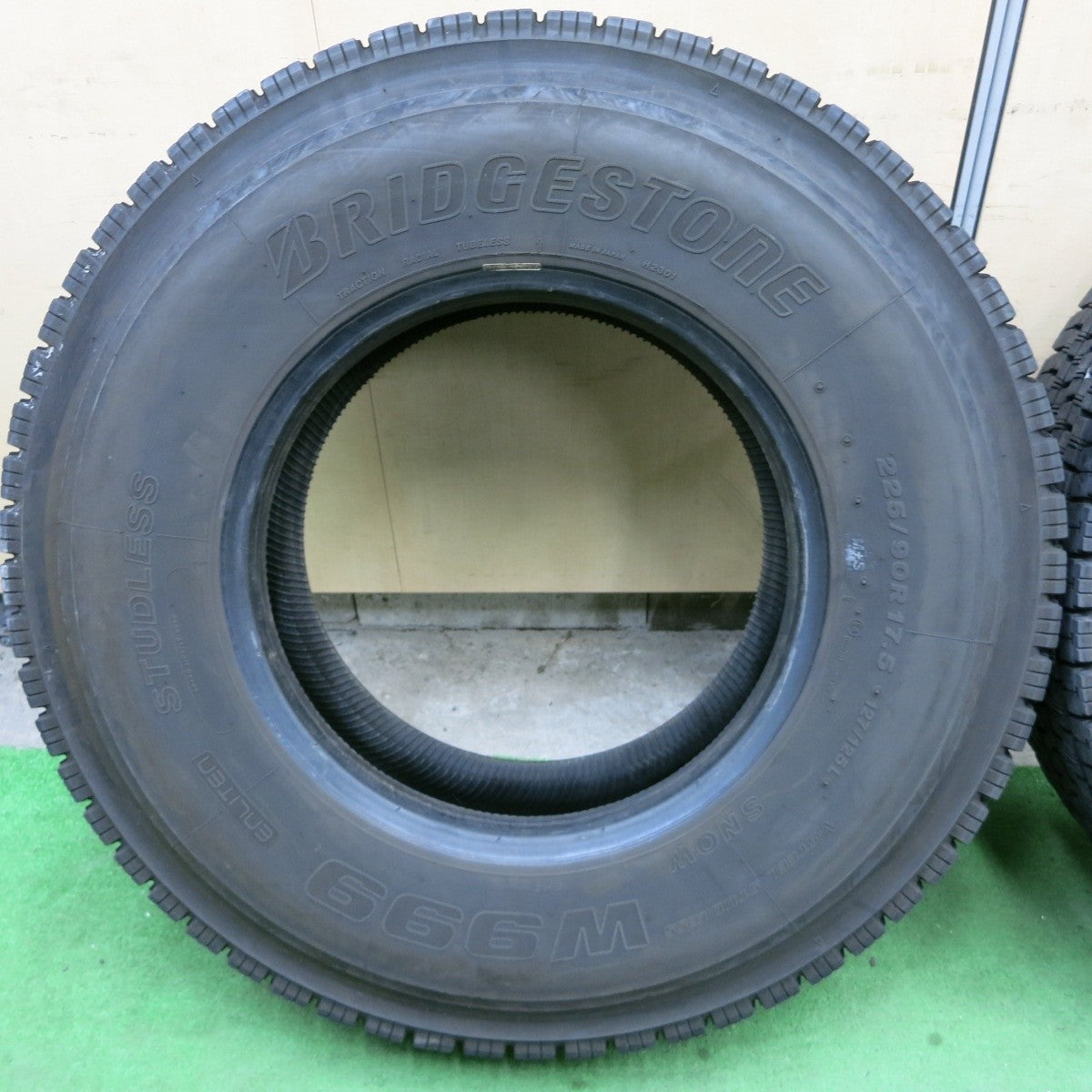 4本価格！23年★トラック タイヤ 225/90R17.5 127/125L スタッドレス ブリヂストン W999 17.5インチ★5031905ナスタ