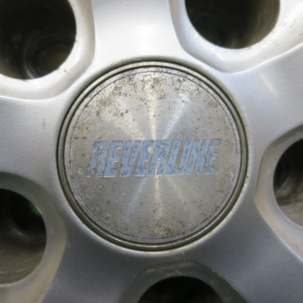 タイヤほぼ未使用！22年★スタッドレス 225/50R17 ダンロップ ウインターマックス WM02 REVERLINE リバーライン 17インチ PCD114.3/5H★5042804イス