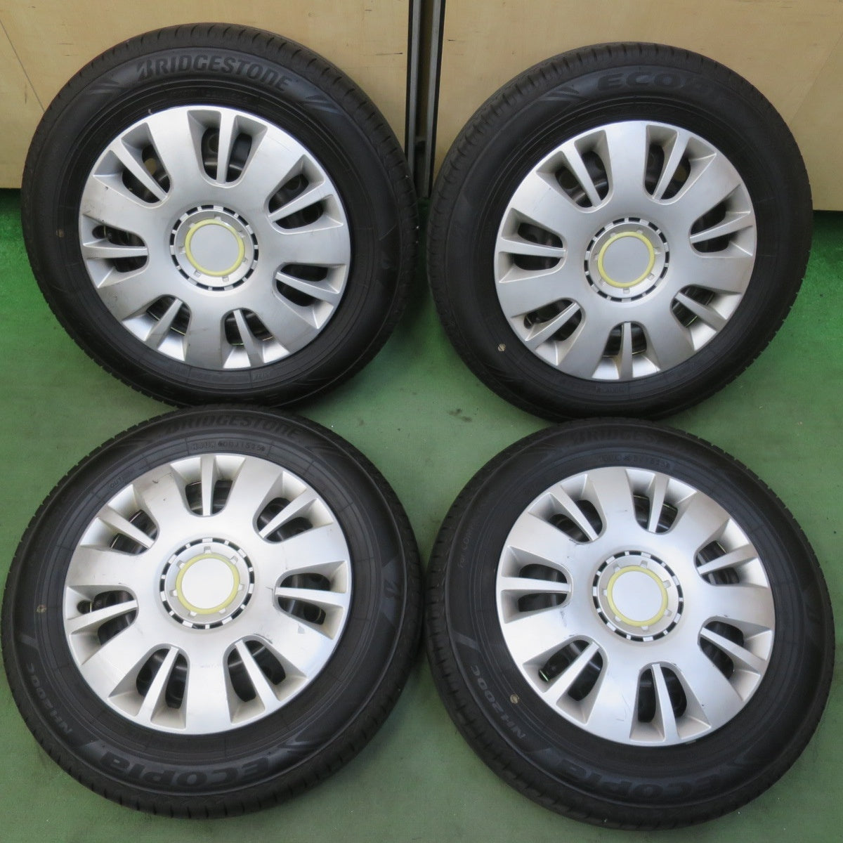 4本価格！25年◎165/70R14 ブリヂストン エコピア NH200C スチール ホイール ホイール キャップ 付き 14インチ PCD100/4H◎6081902イノ