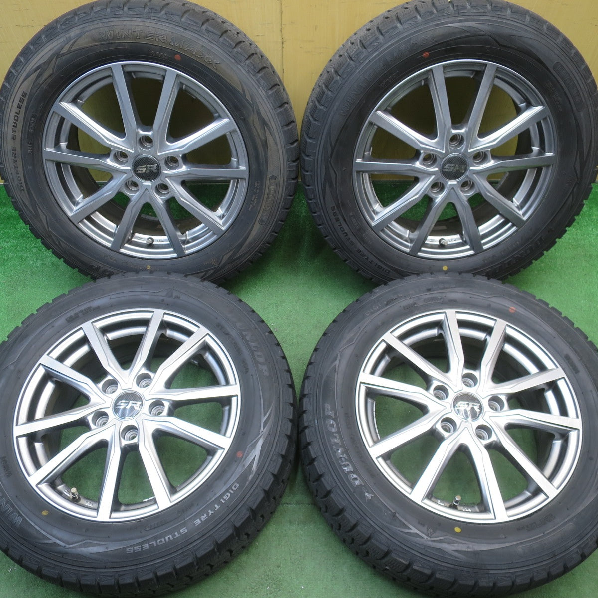 バリ溝！キレイ！9分★スタッドレス 215/60R16 ダンロップ ウインターマックス WM01 STRANGER ストレンジャー 16インチ PCD114.3/5H★6051303NJス