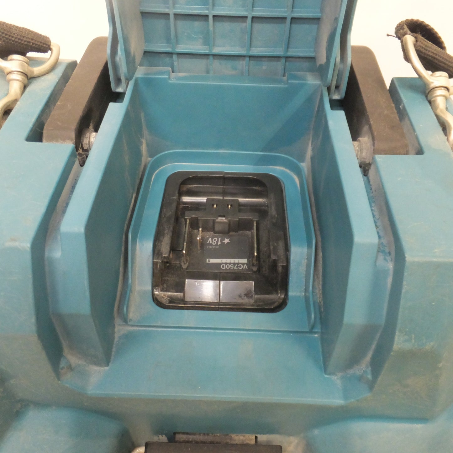 [送料無料] ★マキタ makita 乾湿両用 業務用 充電式集じん機 VC750D 18V 本体のみ★