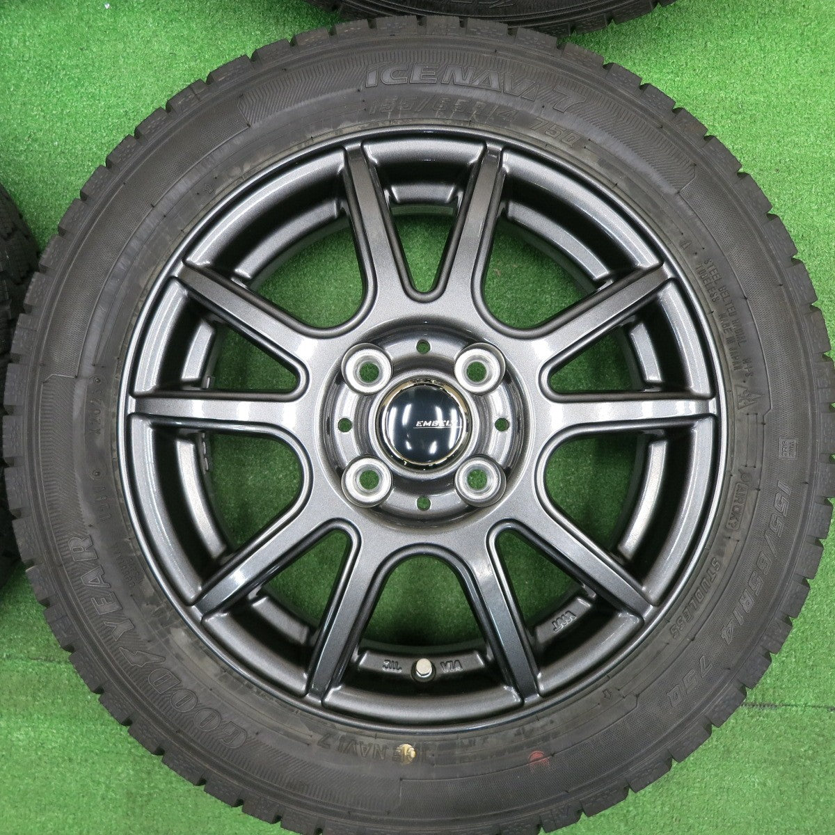 [送料無料] バリ溝！23年！キレイ！9.5分以上★スタッドレス 155/65R14 グッドイヤー アイスナビ7 EMBELY 14インチ PCD100/4H★4120805TNス