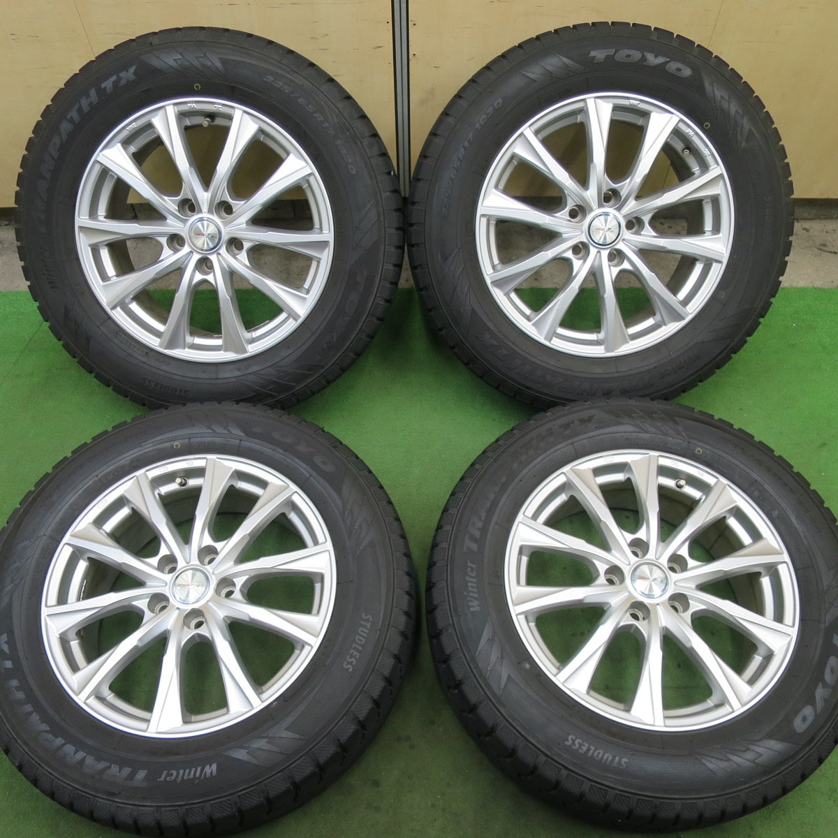 バリ溝！キレイ！9.5分★スタッドレス 225/65R17 トーヨー ウインター トランパス TX JOKER ジョーカー 17インチ PCD114.3/5H★6022110TTス