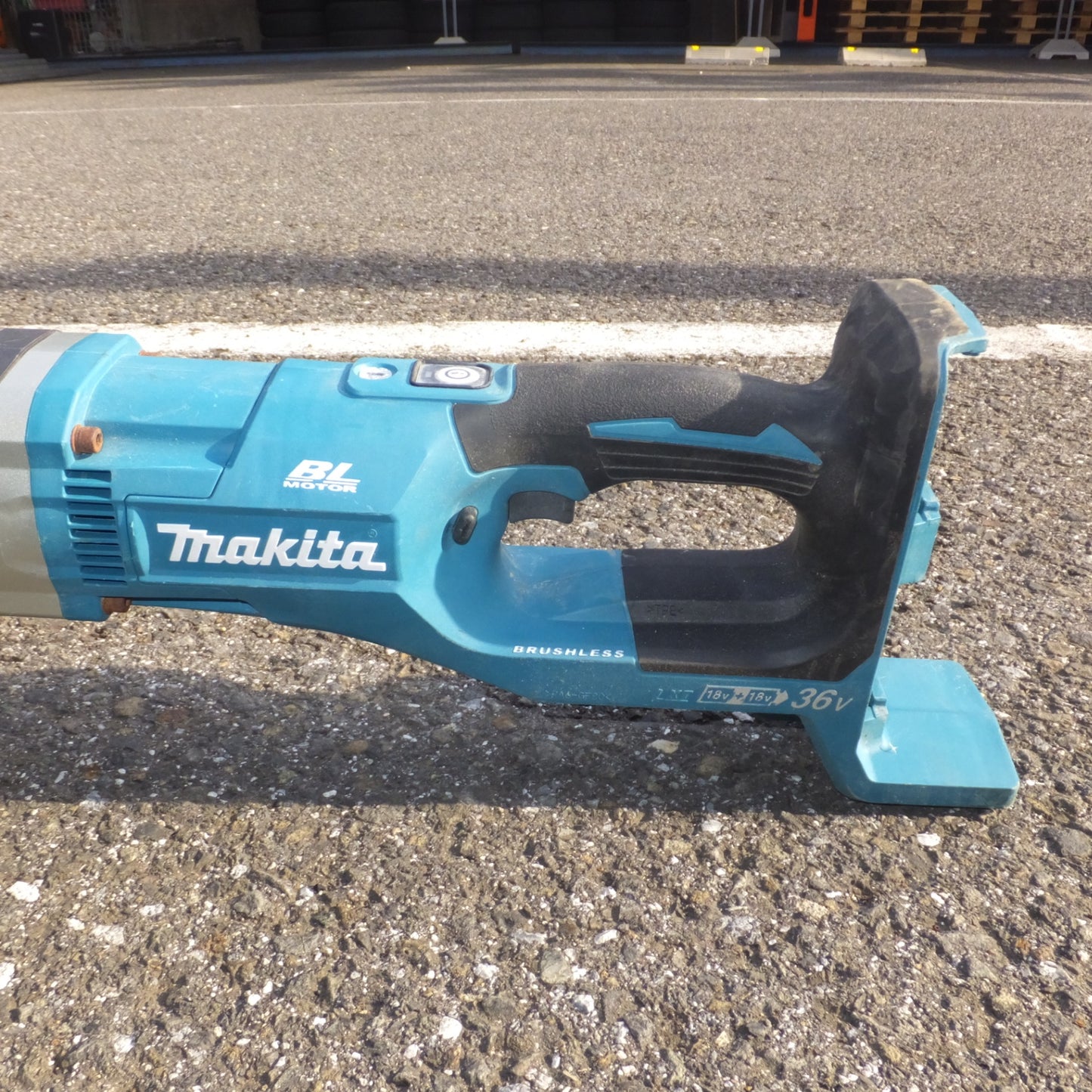 [送料無料] 岐阜発★マキタ makita 充電式アースオーガ DG460D 36V 本体のみ　アースオーガビット 2点 セット★