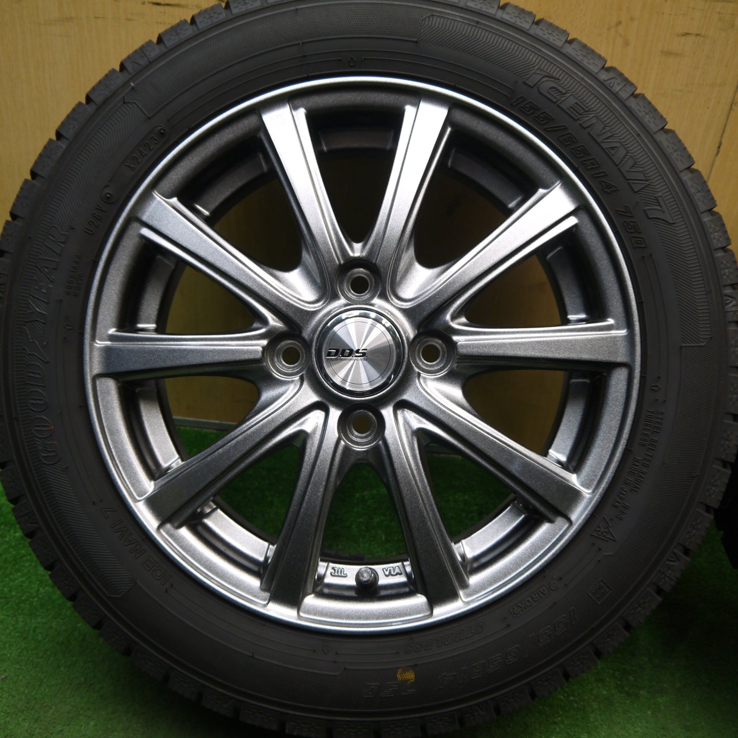 超バリ溝！23年！キレイ！9.5分以上★スタッドレス 155/65R14 グッドイヤー アイスナビ7 D.O.S. DOS 14インチ PCD100/4H★5080403Hス
