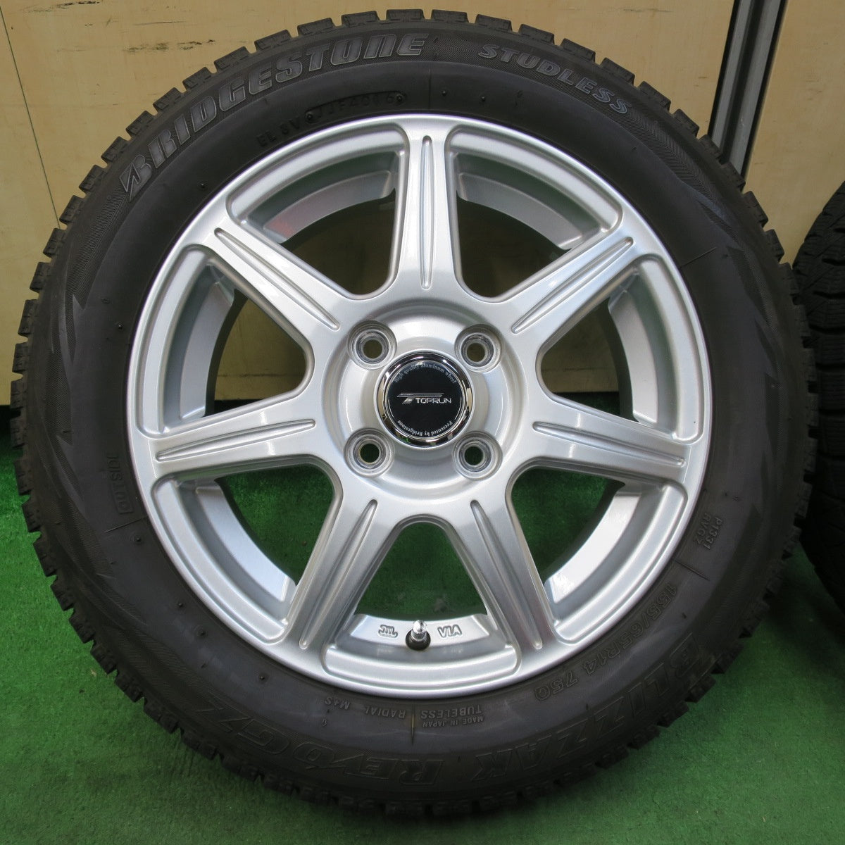 [送料無料] キレイ★スタッドレス 155/65R14 ブリヂストン ブリザック REVO GZ TOPRUN トップラン 14インチ PCD100/4H★4121201イス